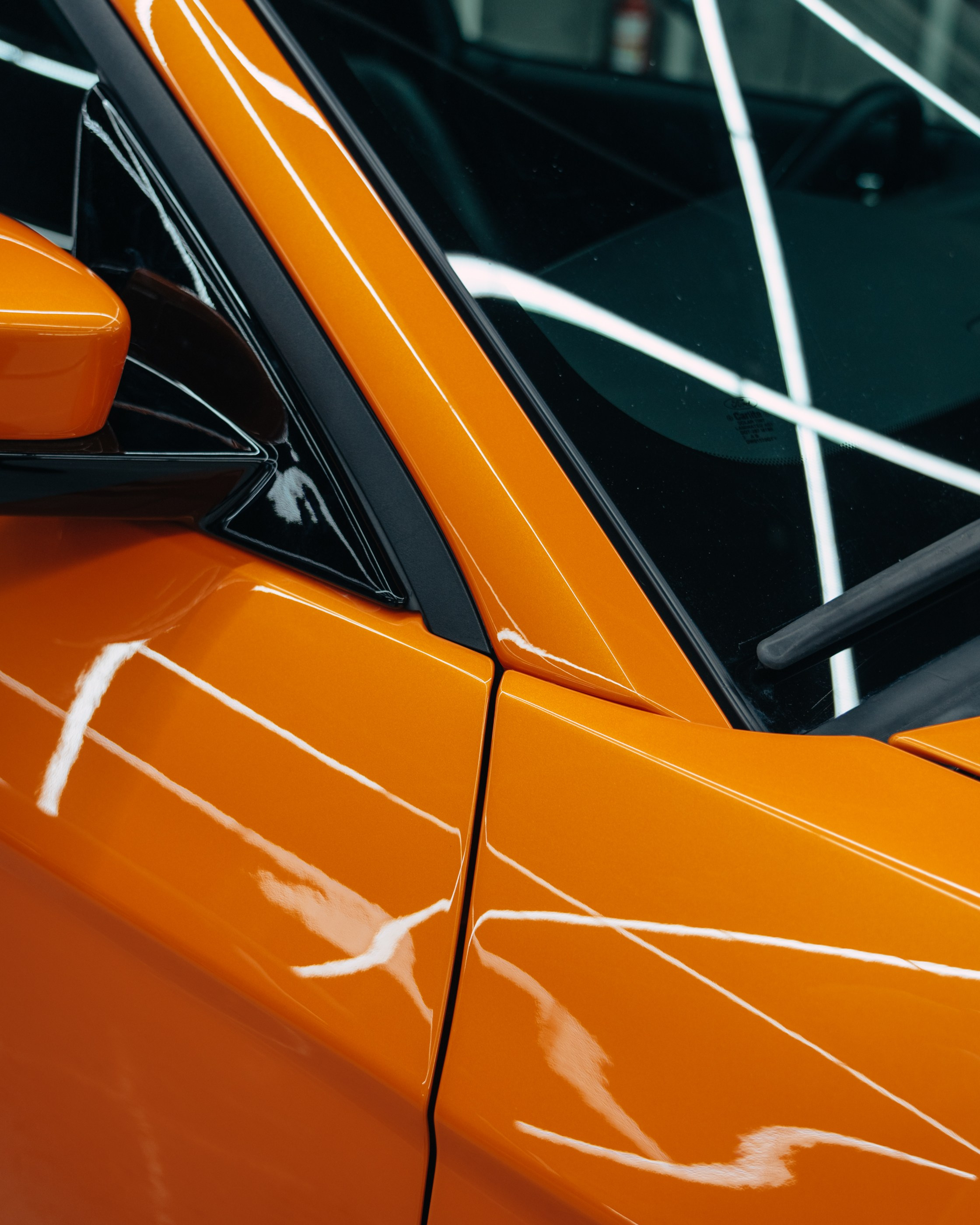 Ford Mustang Roush оранжевый окрас кузова и выкрас полос. DeLorein