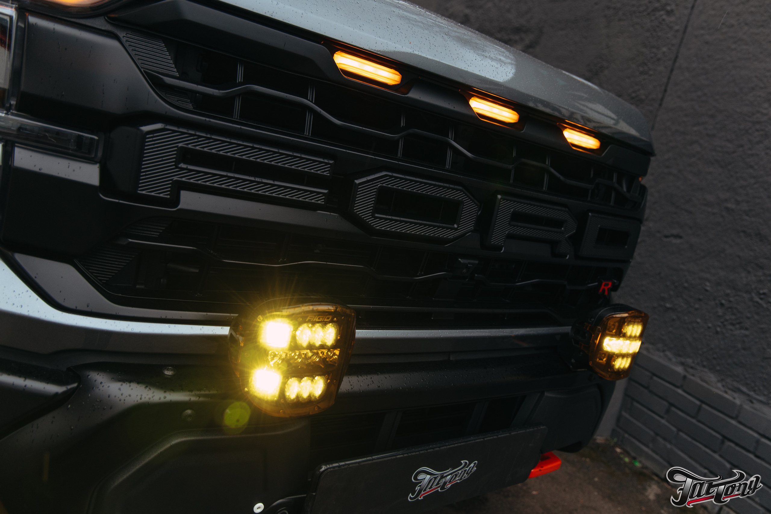 2x Ford Raptor R. DeLorein