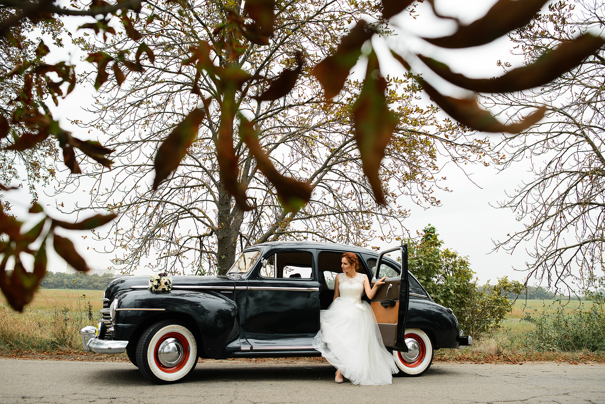 Свадебная съемка с ретро автомобилем. Свадебный фотограф Краснодар Олег Олеарт — Краснодар, Москва, Сочи