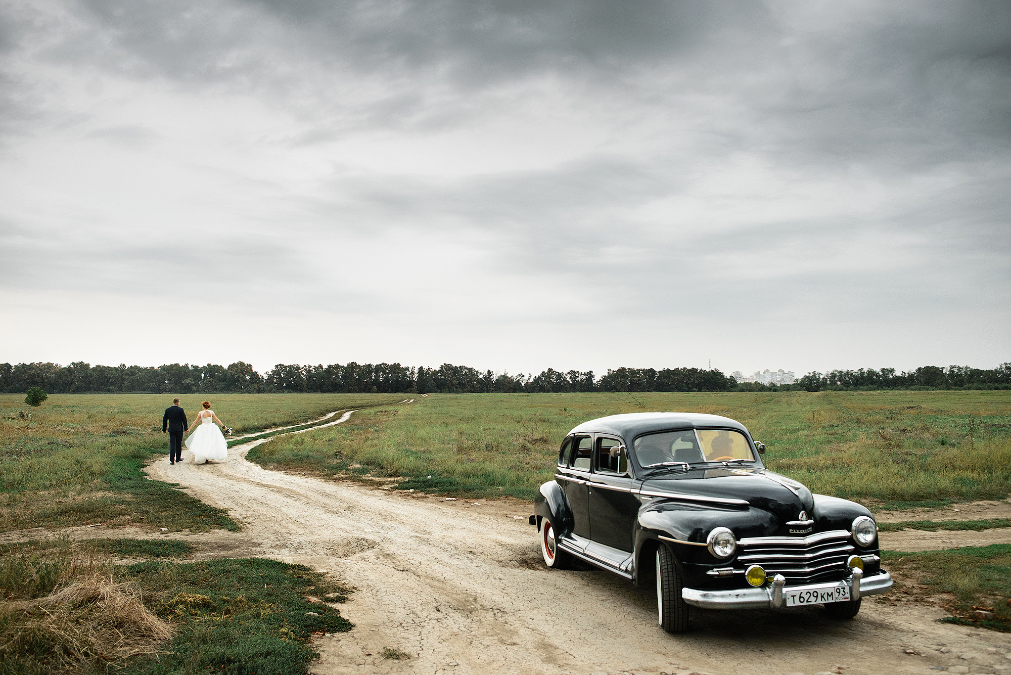 Свадебная съемка с ретро автомобилем. Свадебный фотограф Краснодар Олег Олеарт — Краснодар, Москва, Сочи