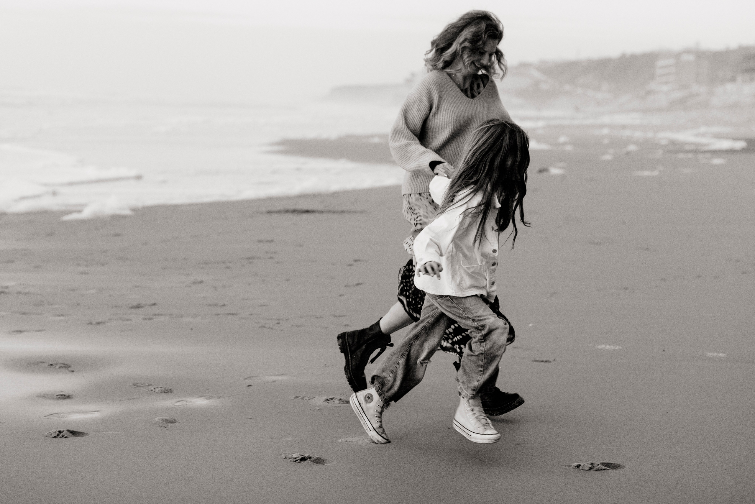 History by the ocean. Polina Sobol — family & documentary photographer in Bern. Outdoor & urban photo sessions for families, kids and couples