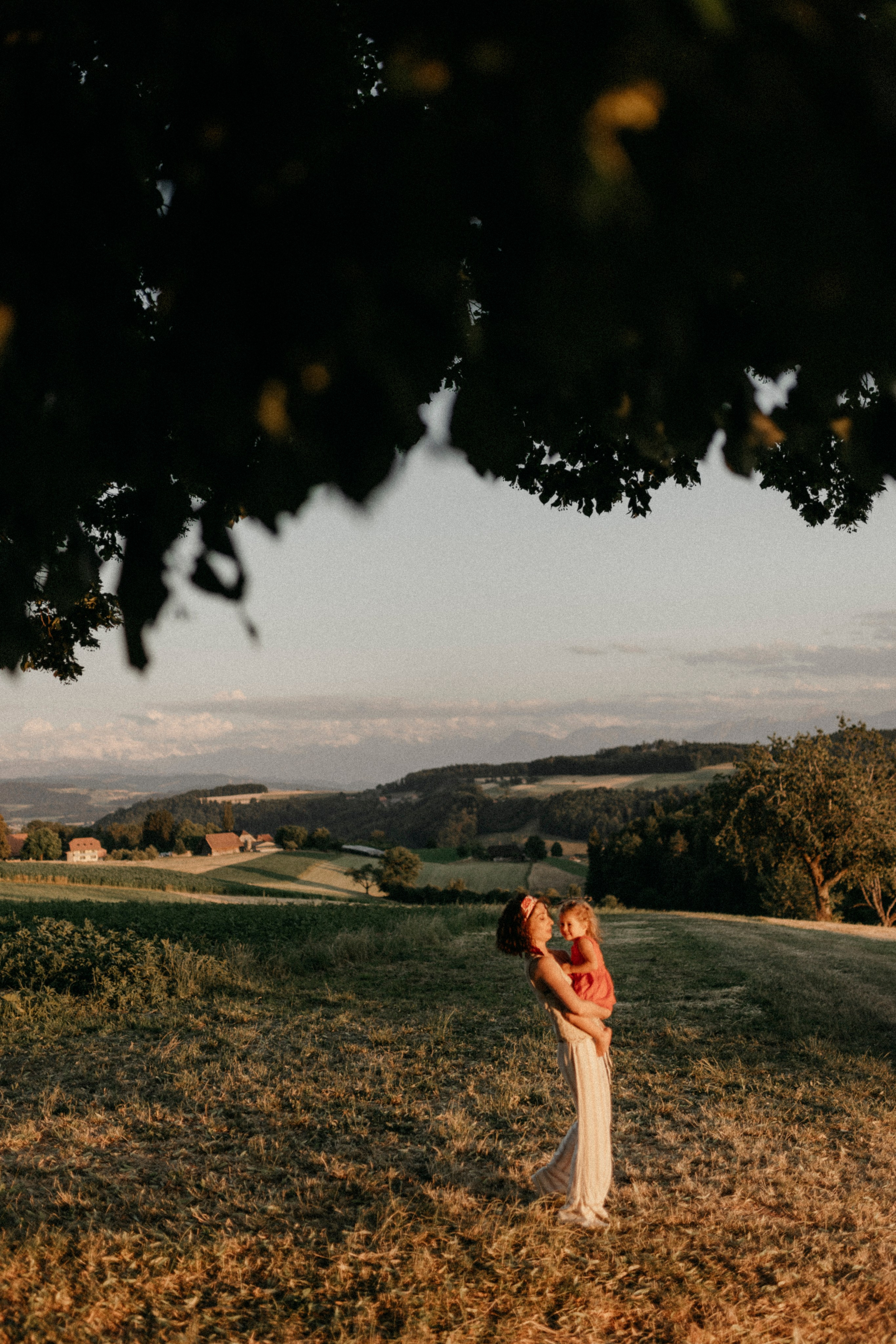 Zhenya and Maya. Polina Sobol — family & documentary photographer in Bern. Outdoor & urban photo sessions for families, kids and couples