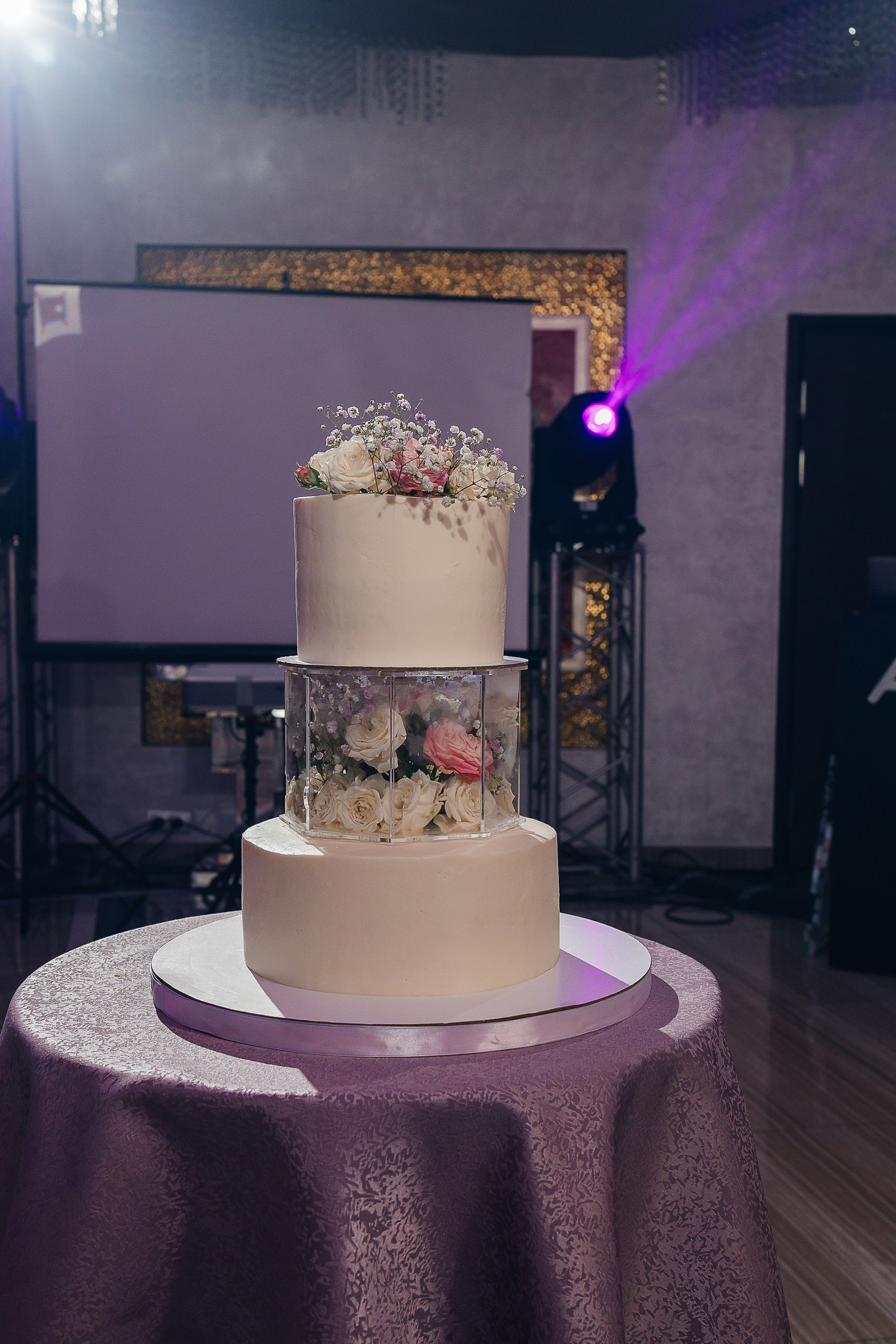 Свадебная фотосессия пары в номере отеля. Олег Сверчков | Свадебный фотограф Вологда