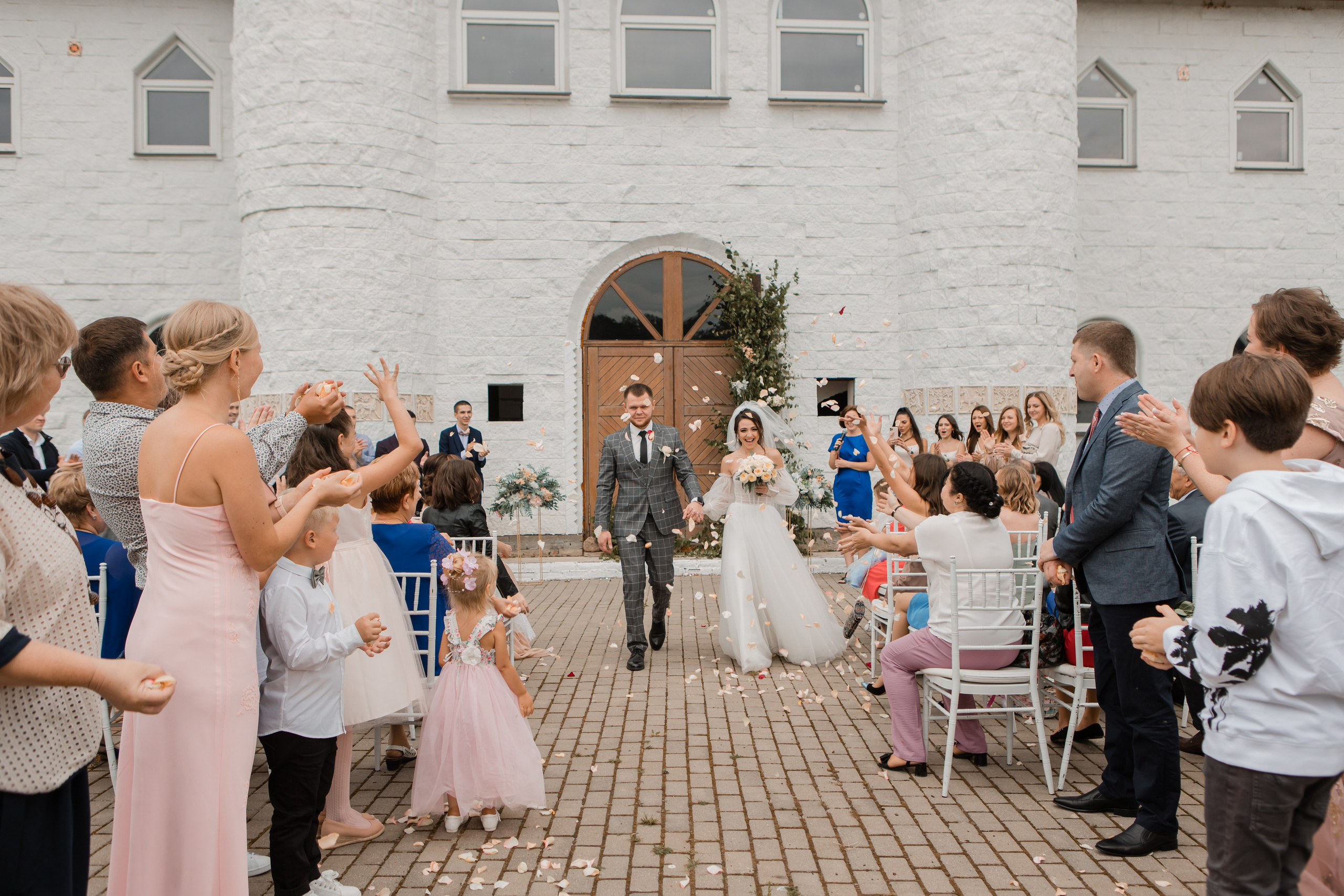 Свадебная фотосессия Сергея и Татьяны. Наша свадебная сказка. Видеосъемка и фотосъемка свадеб. Фотограф и оператор на свадьбу. Видеосъемка подкастов, собственная видео-фотостудии. Предметная фотосъемка
