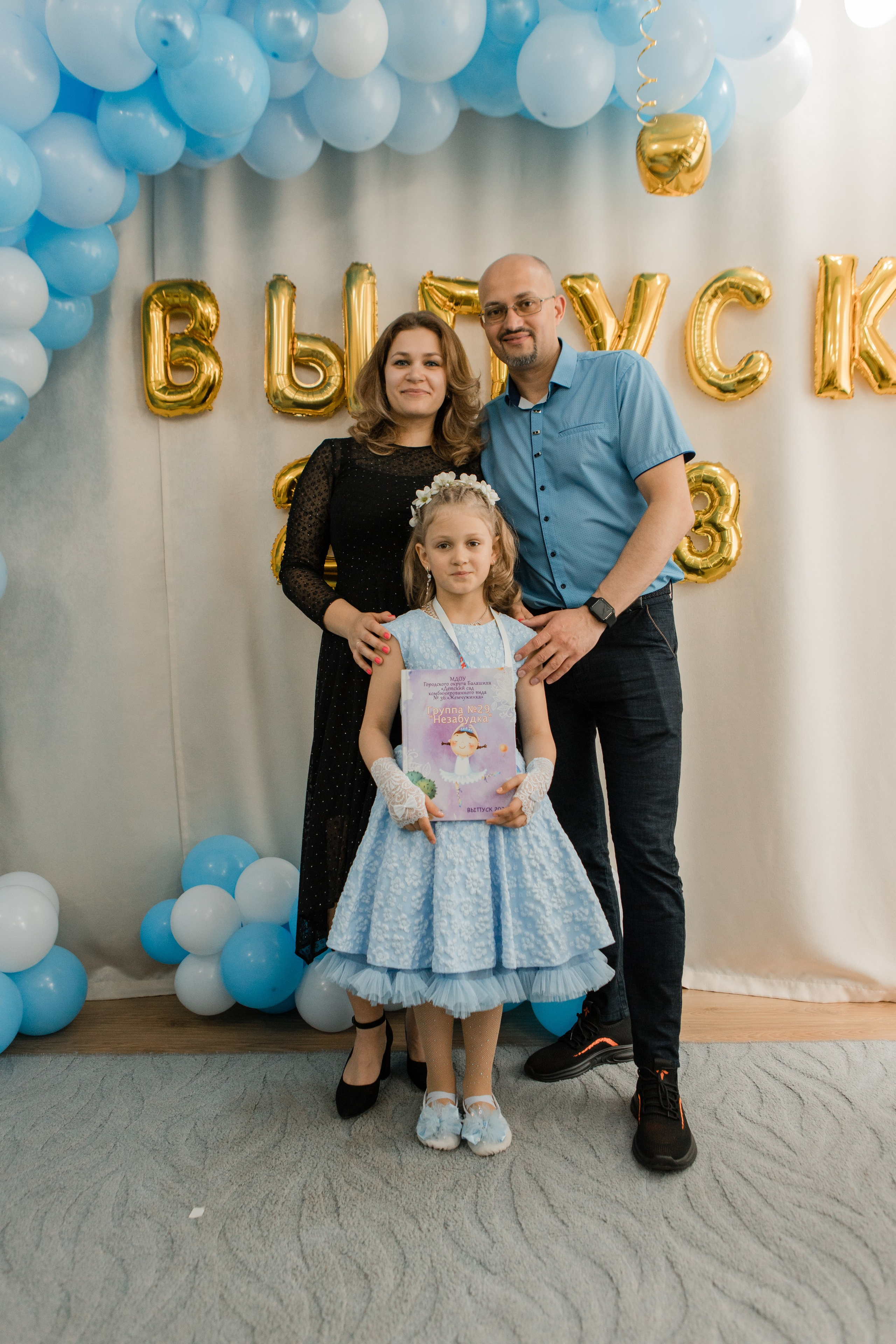 Фотосъемка выпускного в детском саду. Видеосъемка и фотосъемка свадеб. Фотограф и оператор на свадьбу. Видеосъемка подкастов, собственная видео-фотостудии. Предметная фотосъемка