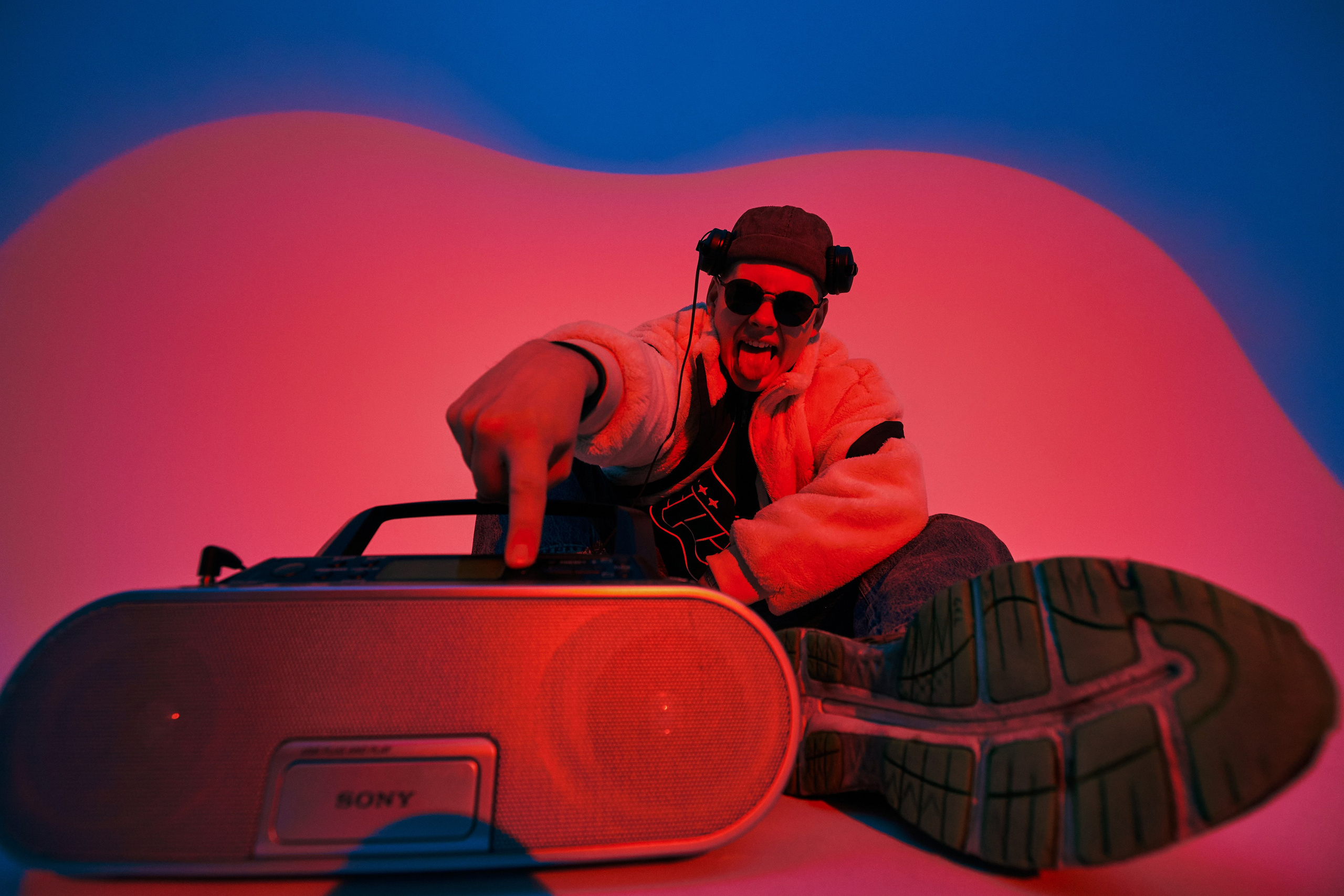 Креативная студийная фотосессия диджея NNK: яркий стиль и эмоции. Дмитрий Мазуркевич: Профессиональный Репортажный Фотограф