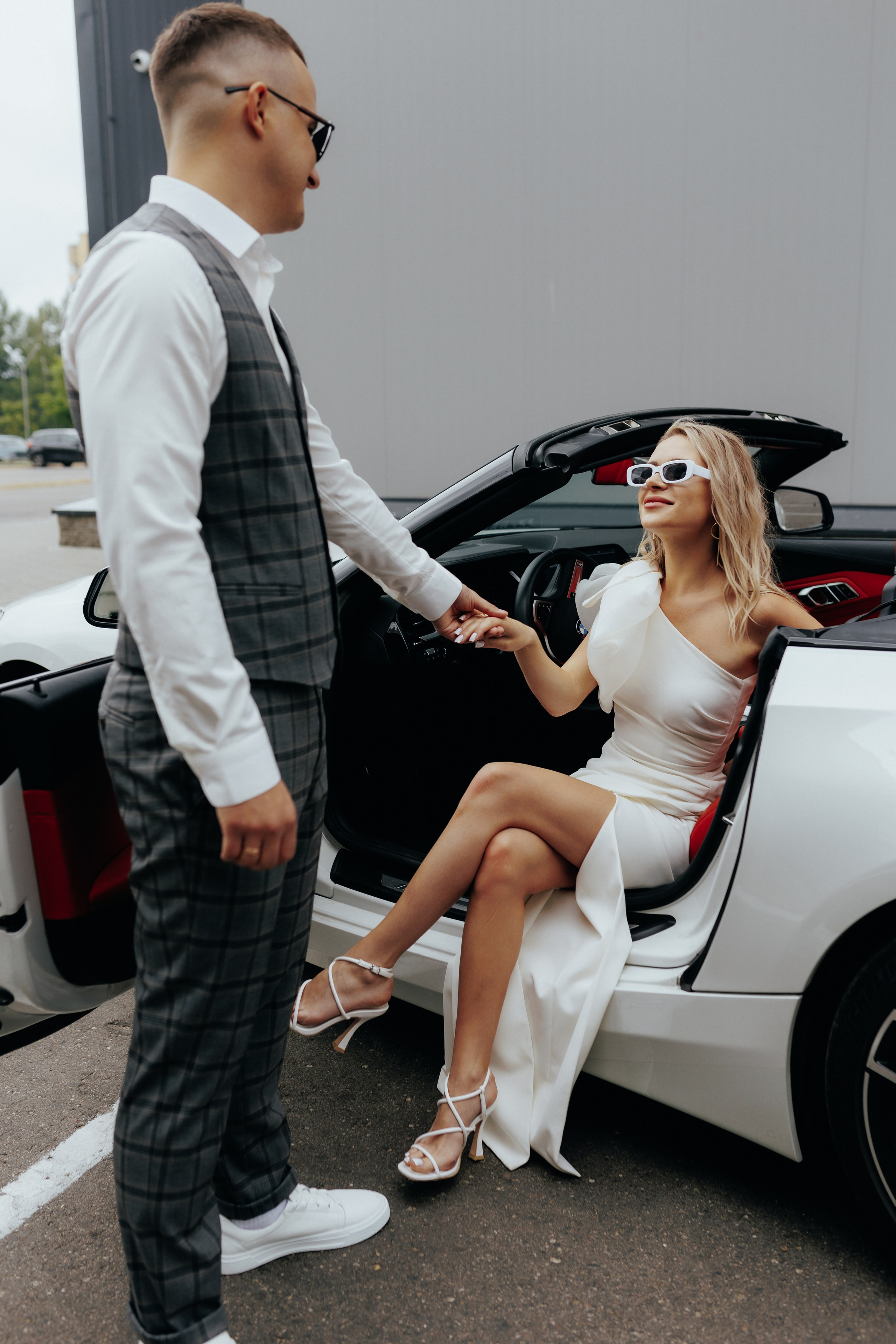 Свадебная фотосессия с машиной 