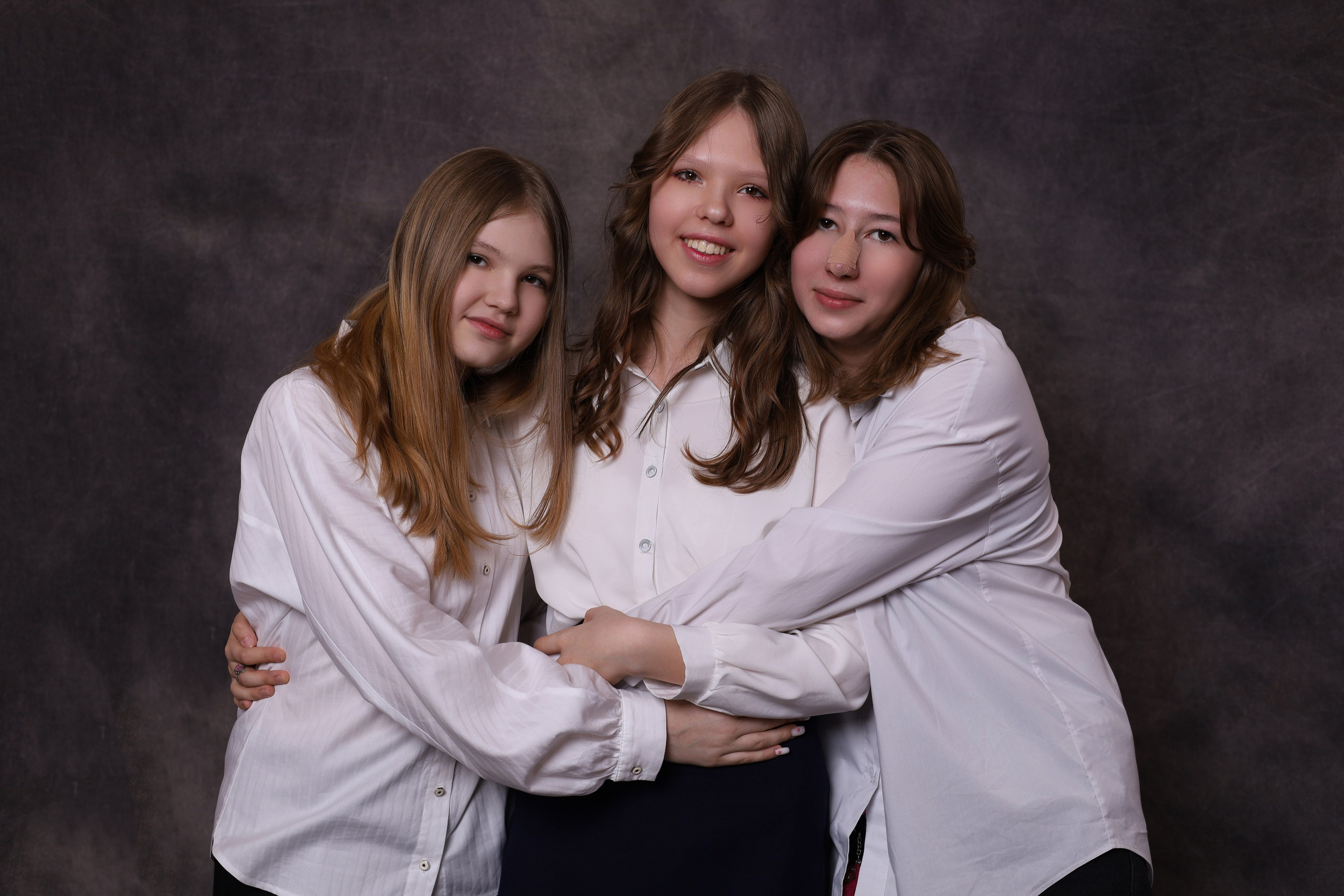 Заказать выпускной школьный альбом Тюмень. Выпускные альбомы в Тюмени для школ, садов, вузов спортивных секций