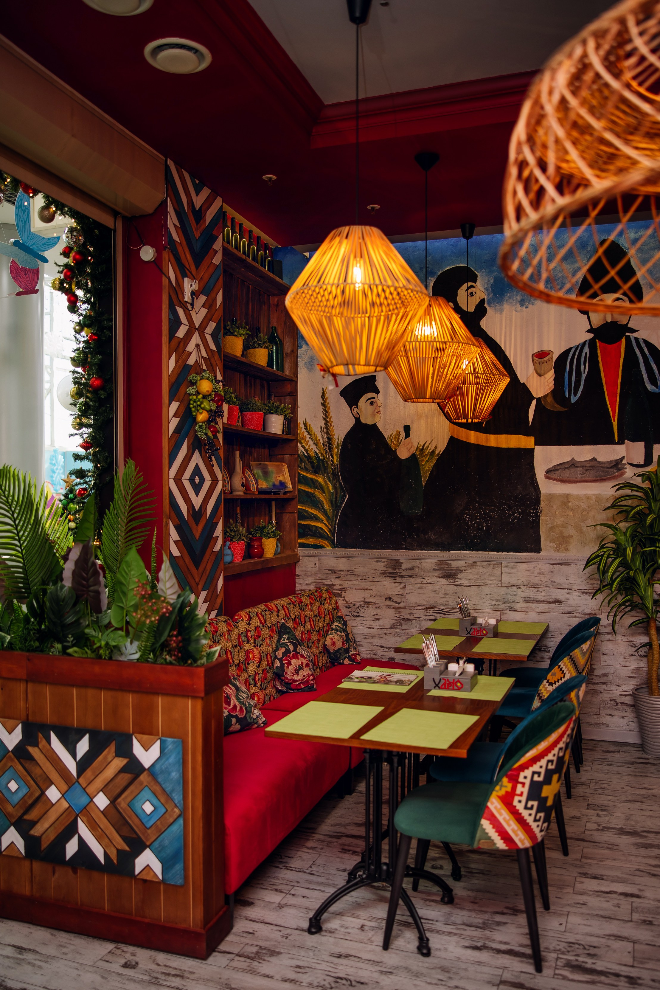 Интерьерная съёмка для ресторана «Харчо». Фотограф в Краснодаре