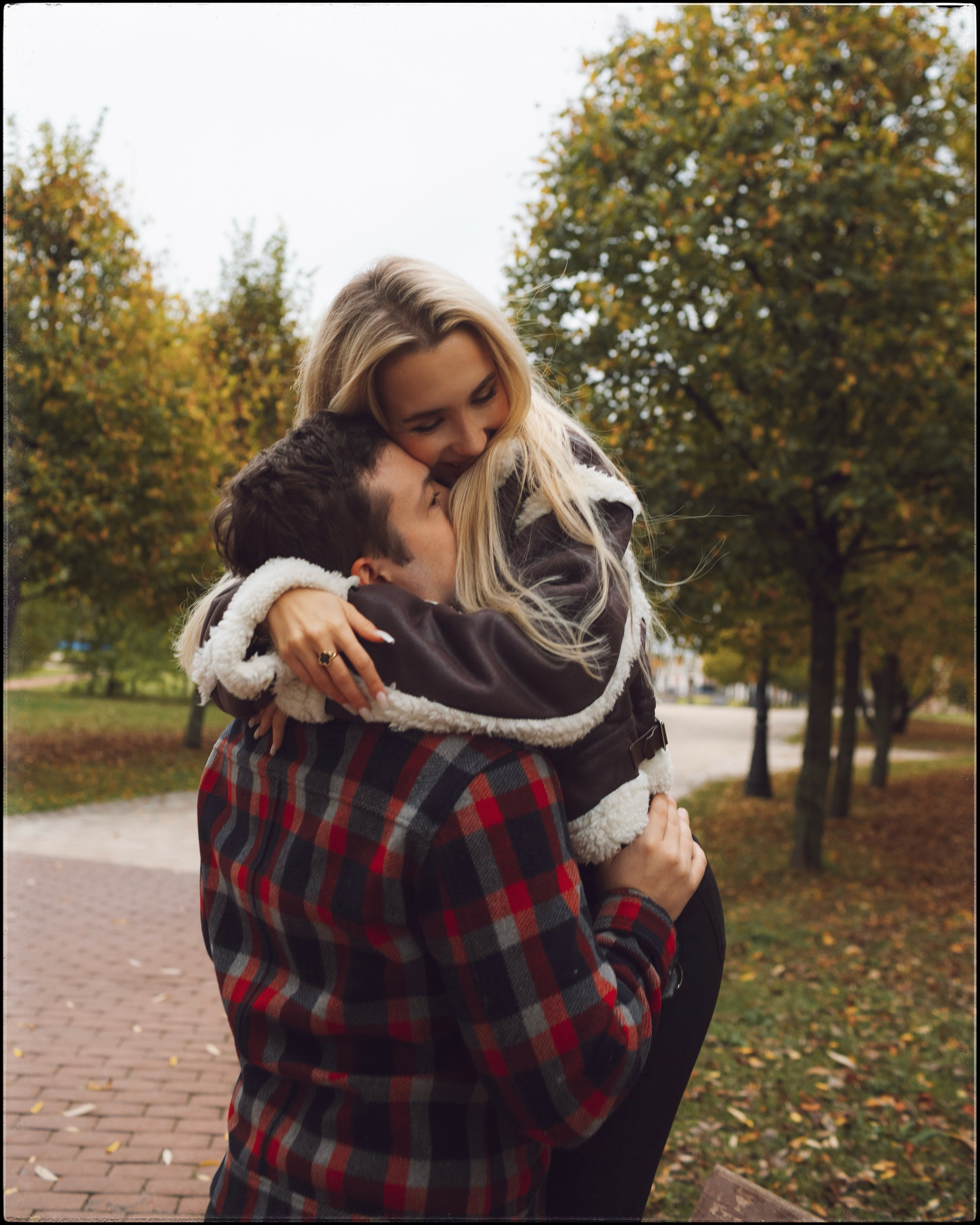 Лавстори в парке. Женский и лавстори фотограф в Москве Елена Аксютко