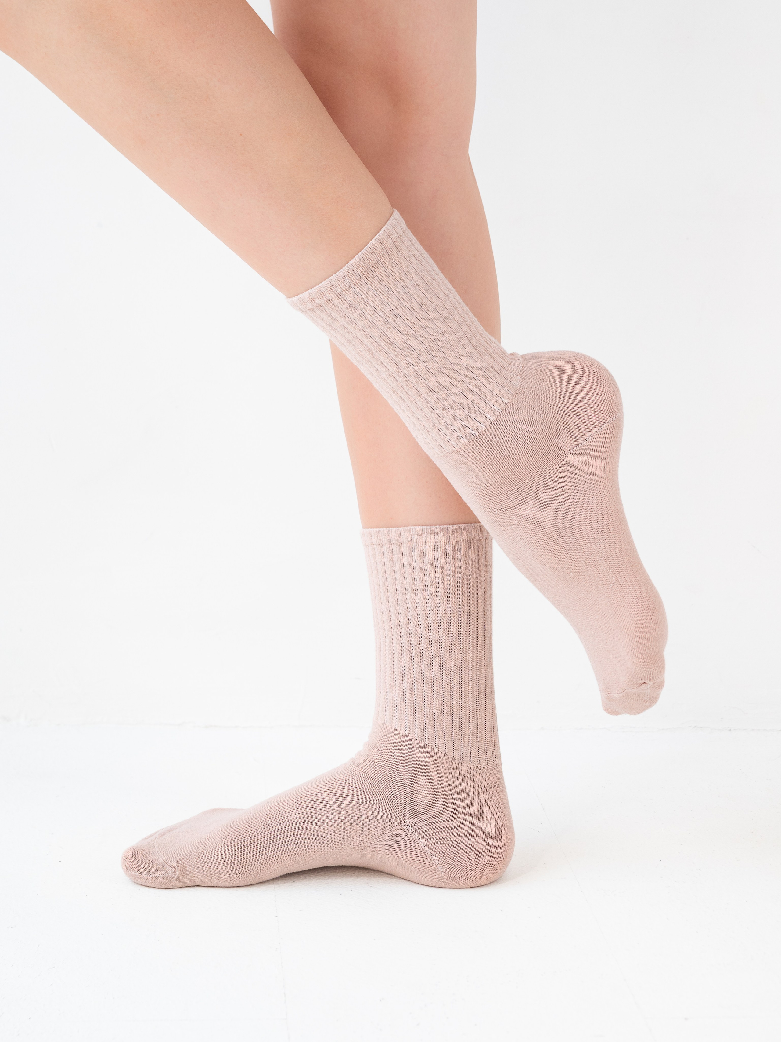 Носки съемка в студии (модель+предметка). Предметный фотограф, фото для маркетплейсов Пятигорск, КМВ