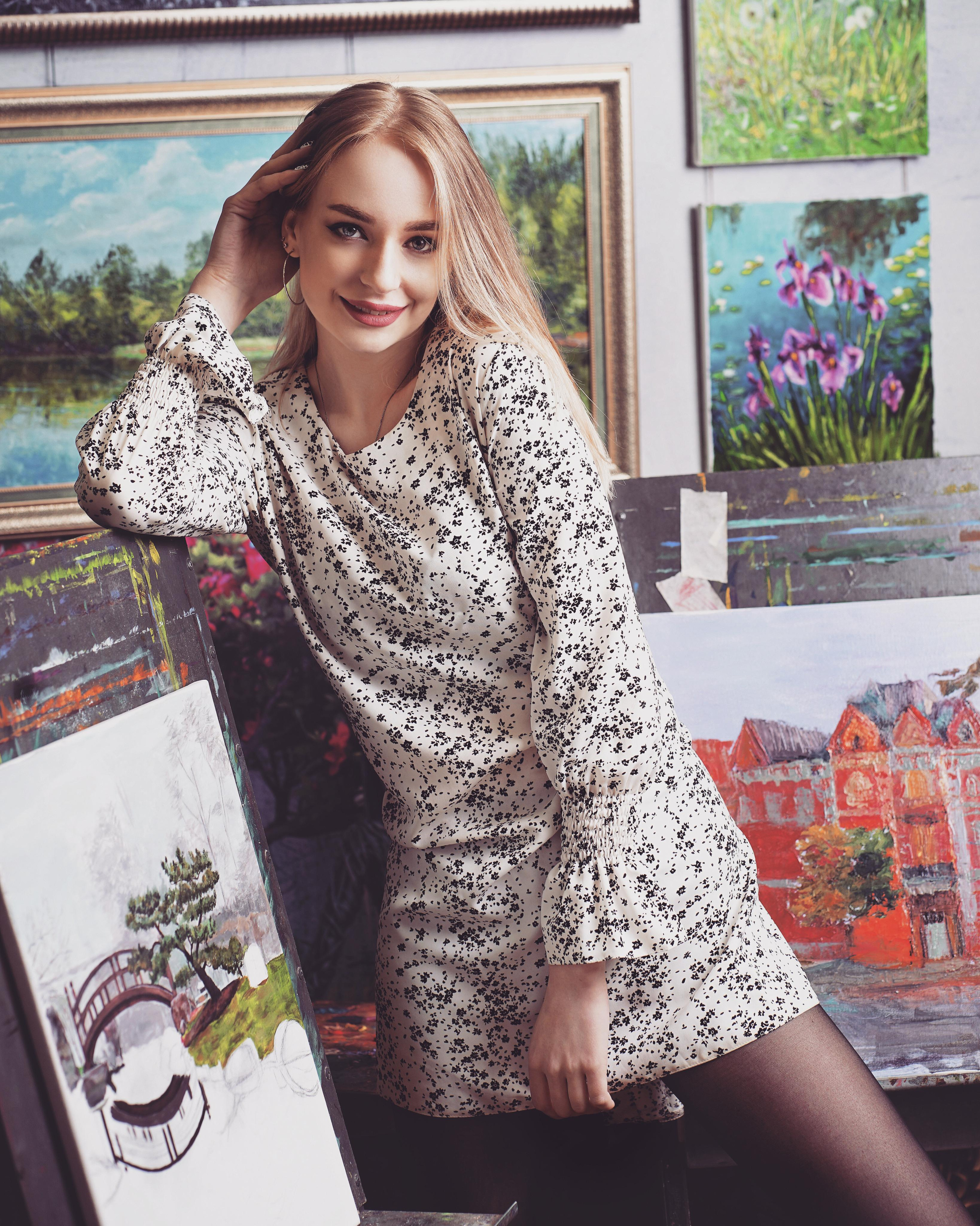 Женский портрет в студии художника