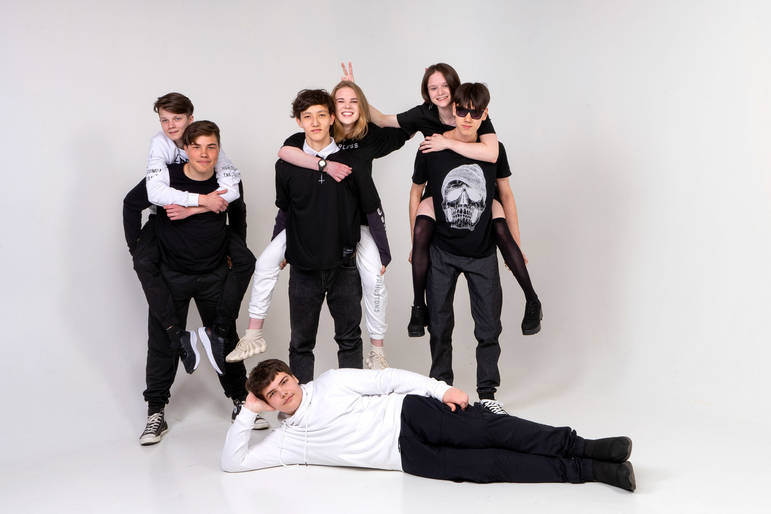 Детские портреты для школьного альбома в фотостудии. Фотограф в Хабаровске