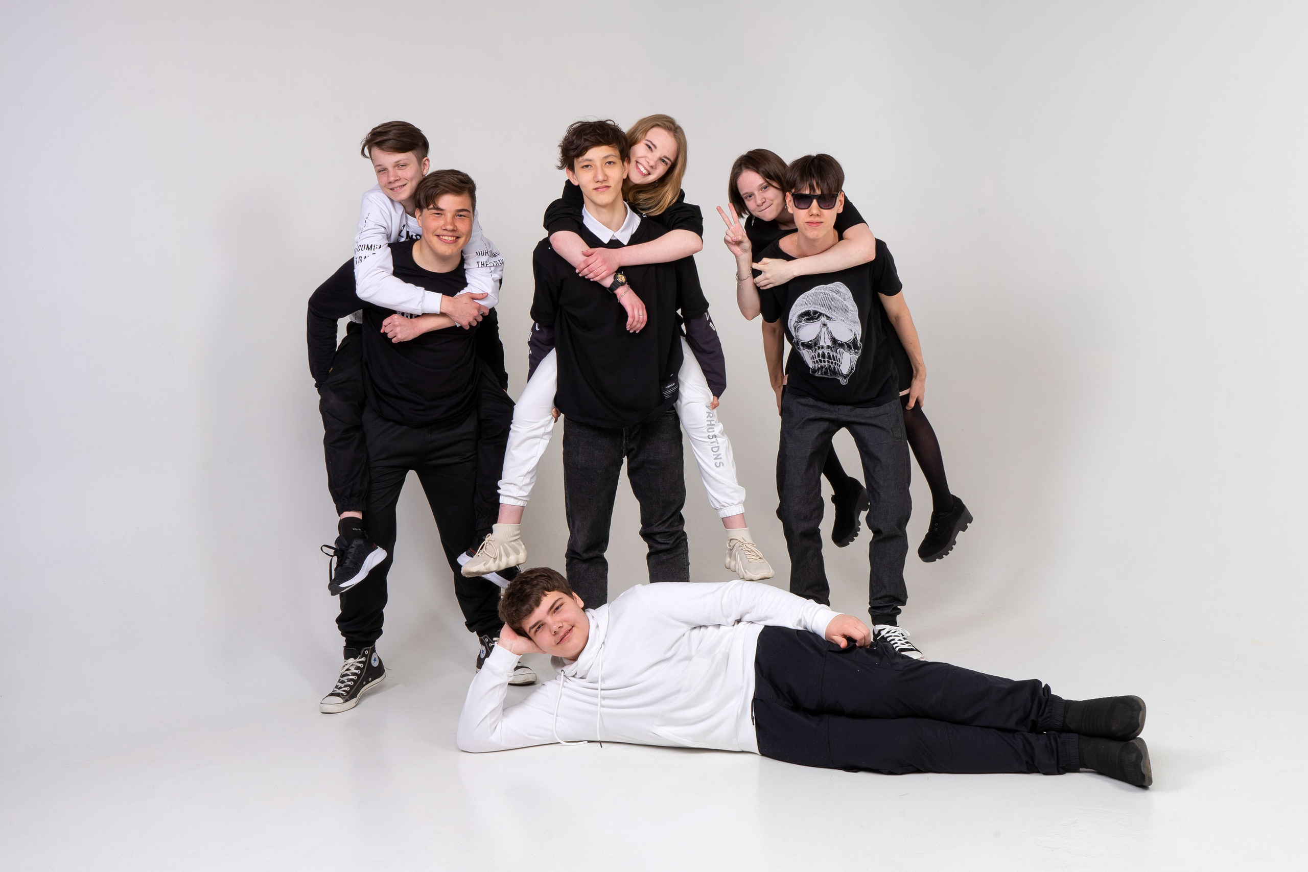 Детские портреты для школьного альбома в фотостудии. Фотограф в Хабаровске