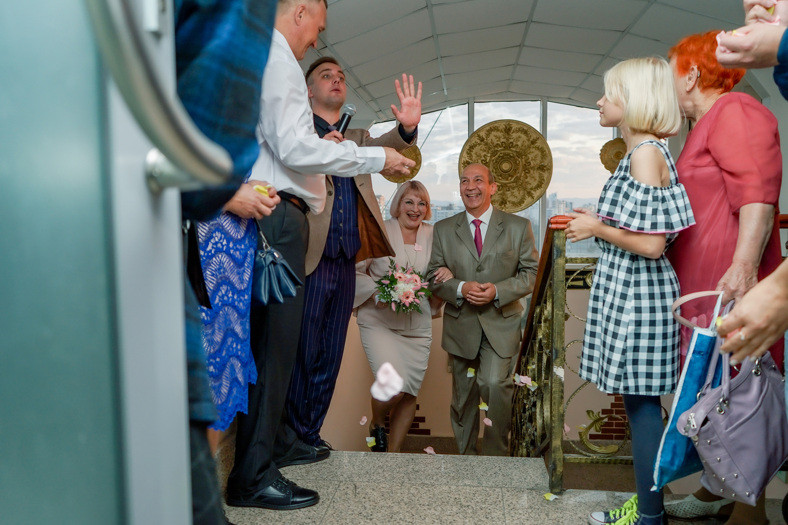 Встреча родителей на лестничном пролёте