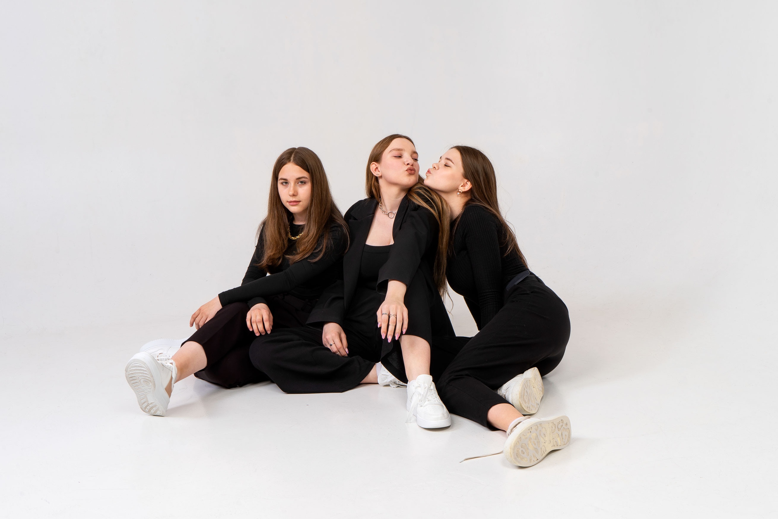 Детские портреты для школьного альбома в фотостудии. Фотограф в Хабаровске