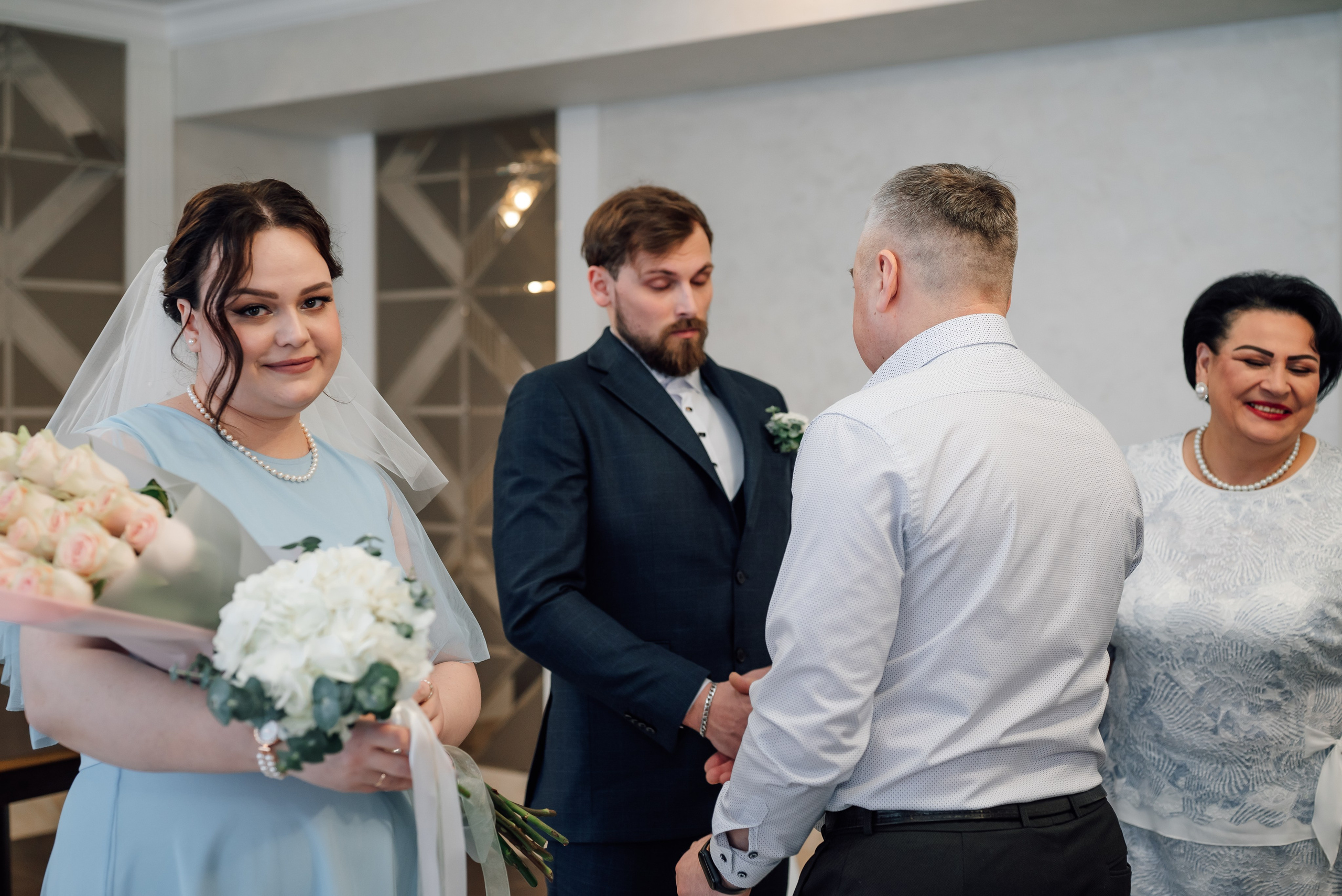 Свадьбы: ЗАГС. Фотограф Вероника Чермных