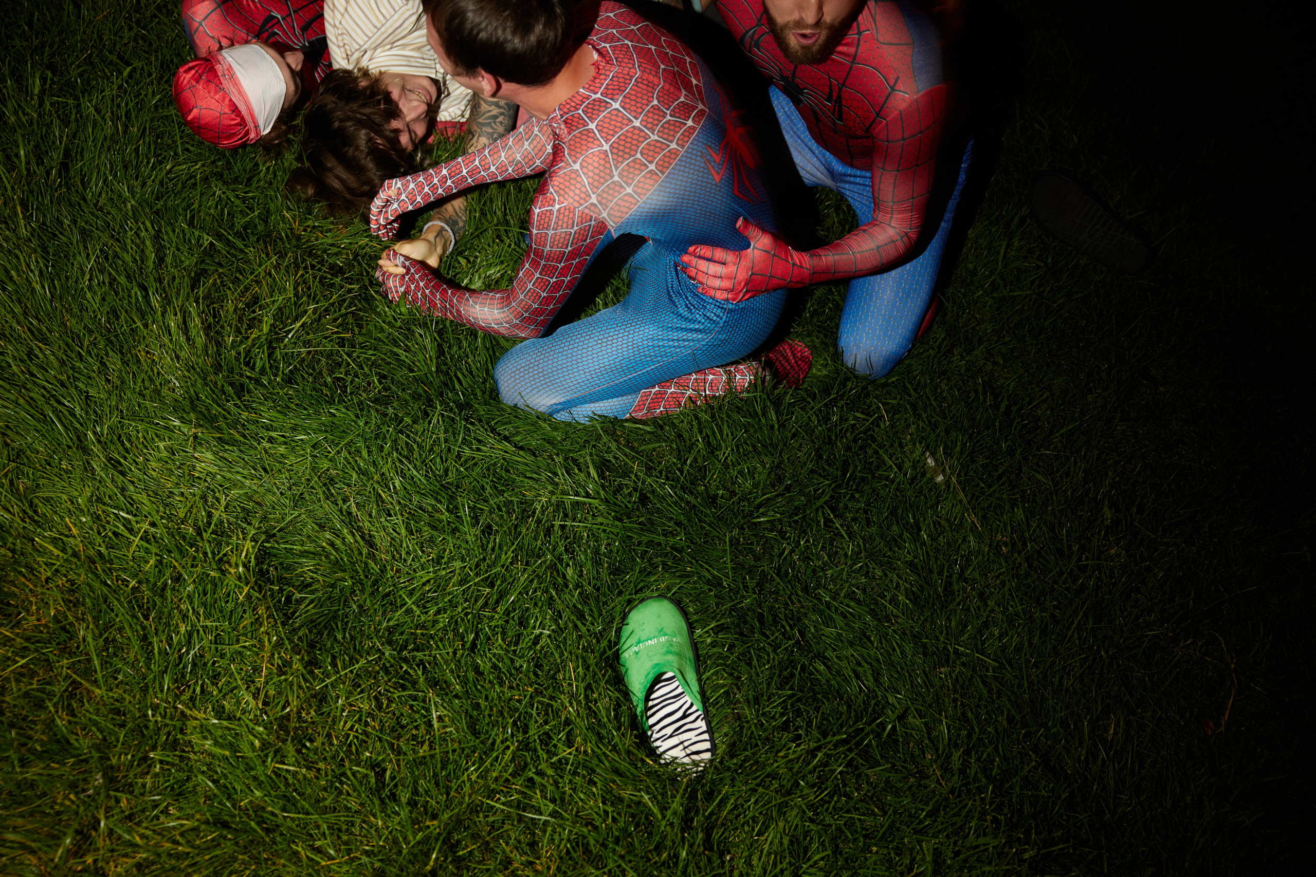 Бумажные украшения и блестки* Костя & Наташа. Фотограф Чугунов Александр