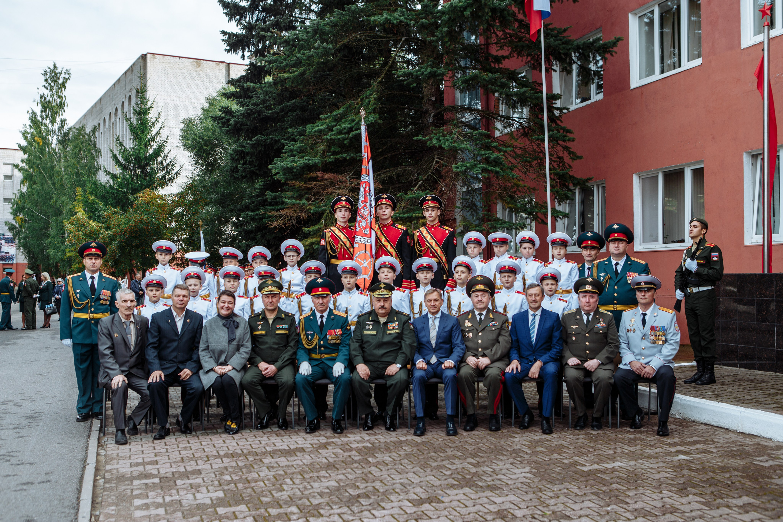 Фото выпускного кадетского училища