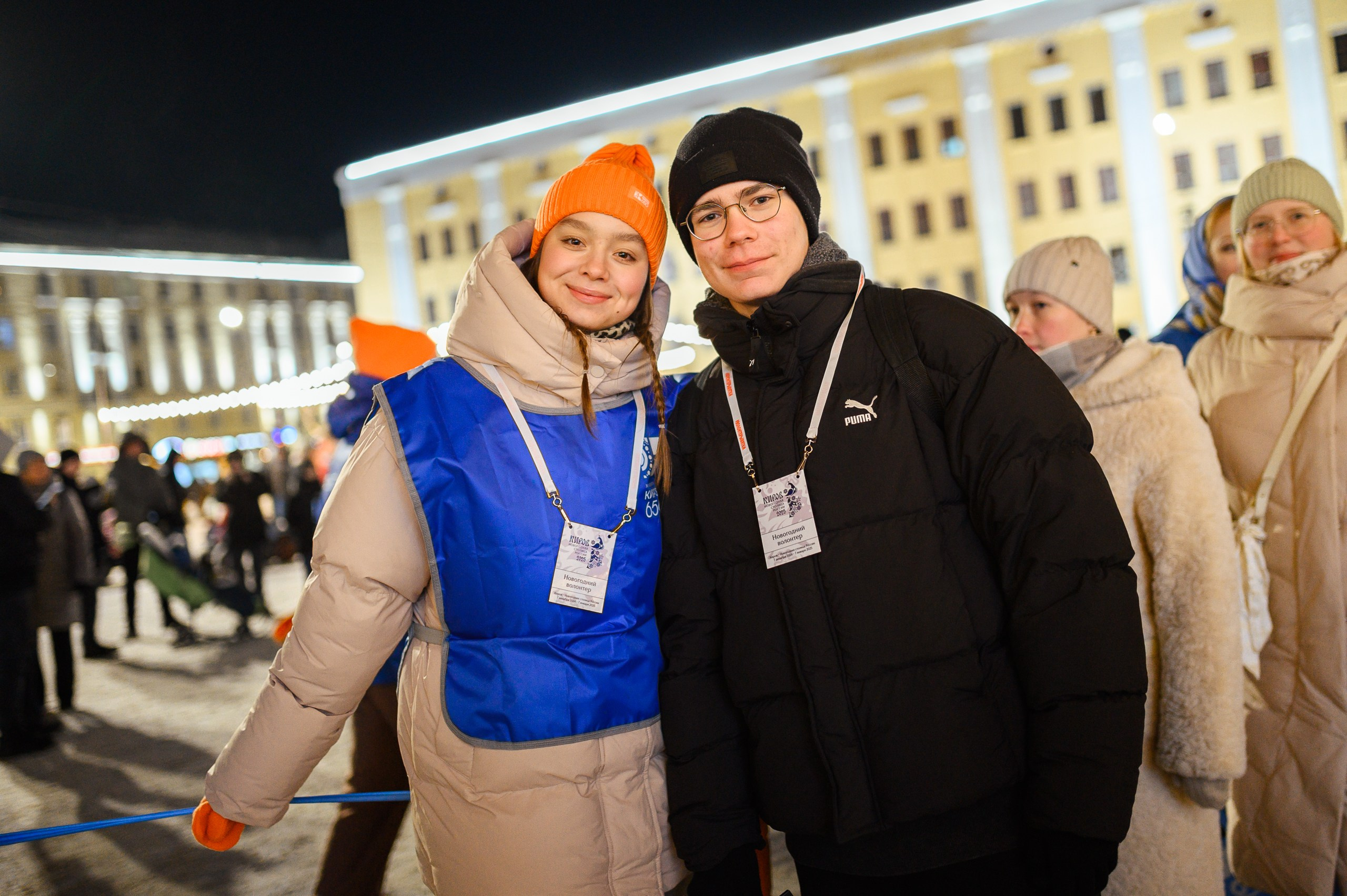 Новогодние волонтеры | Открытие Новогодней столицы Кирова 2025. Репортажный фотограф в Кирове Александр Лутошкин