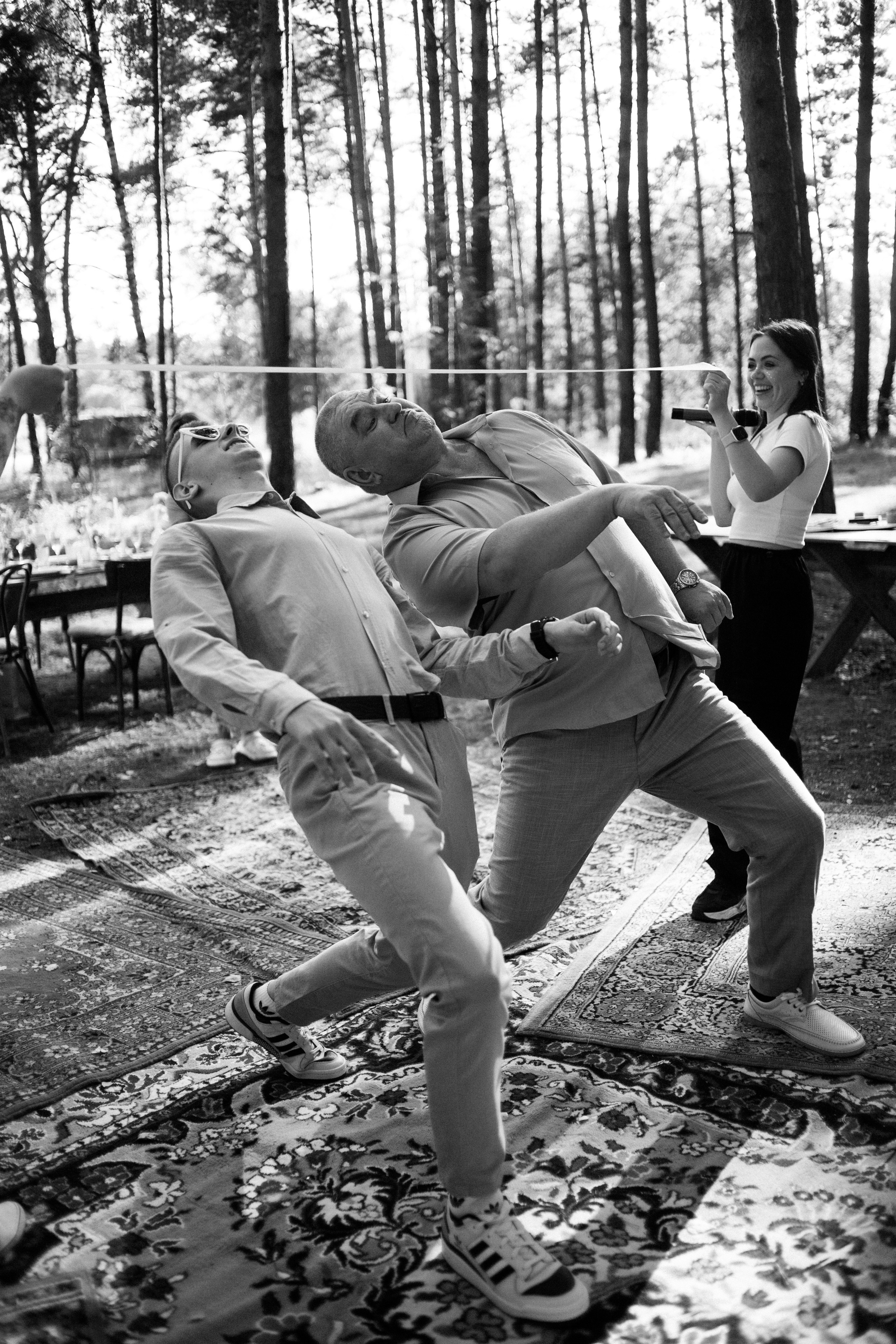 Корги свадьба в сосновом лесу. Фотограф Москва Жуковский Раменское