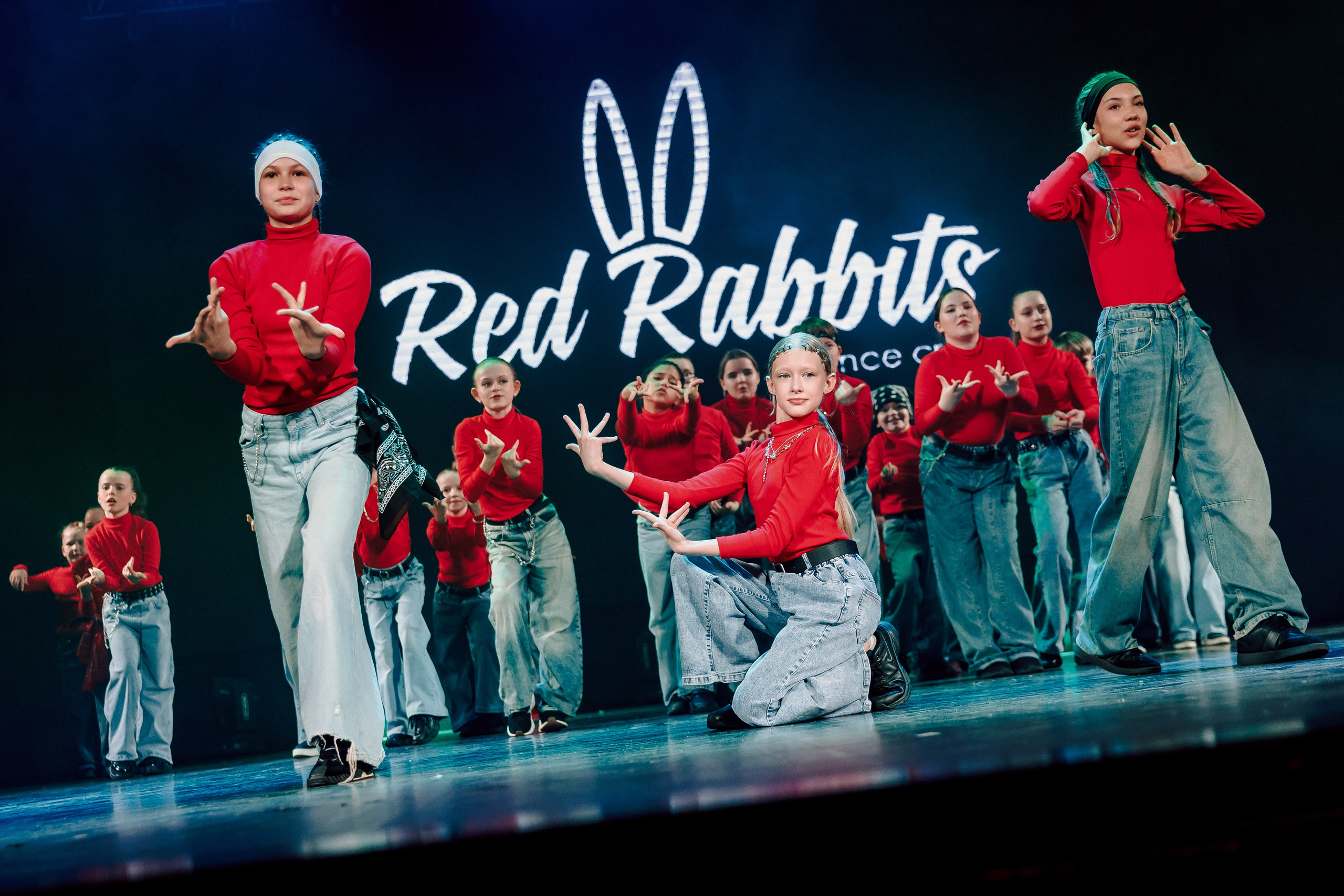 Отчётный концерт танцевальной школы «Red Rabbits» 2025. Лёшка Варзегов — фотограф