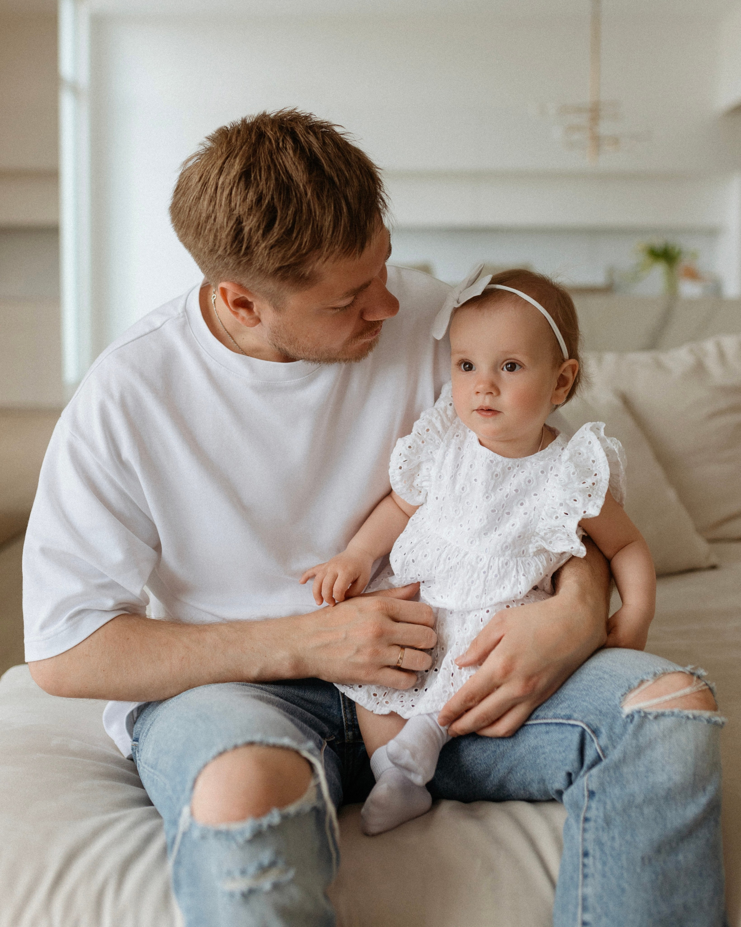 Семейная фотосессия в студии. Сестры Карабаза. Фотографы и ретушеры в Москве и Санкт-Петербурге