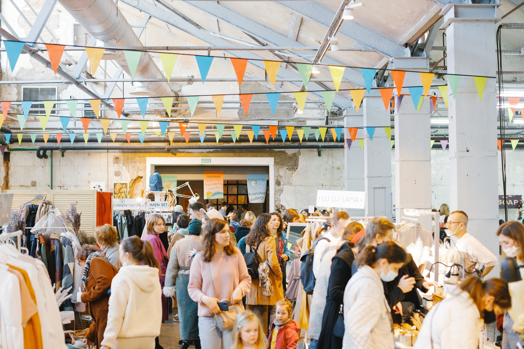 10–11 апреля 2021 на Трёхгорной мануфактуре / фото Иван Гущин. Фотоотчеты «Ламбада-маркета»