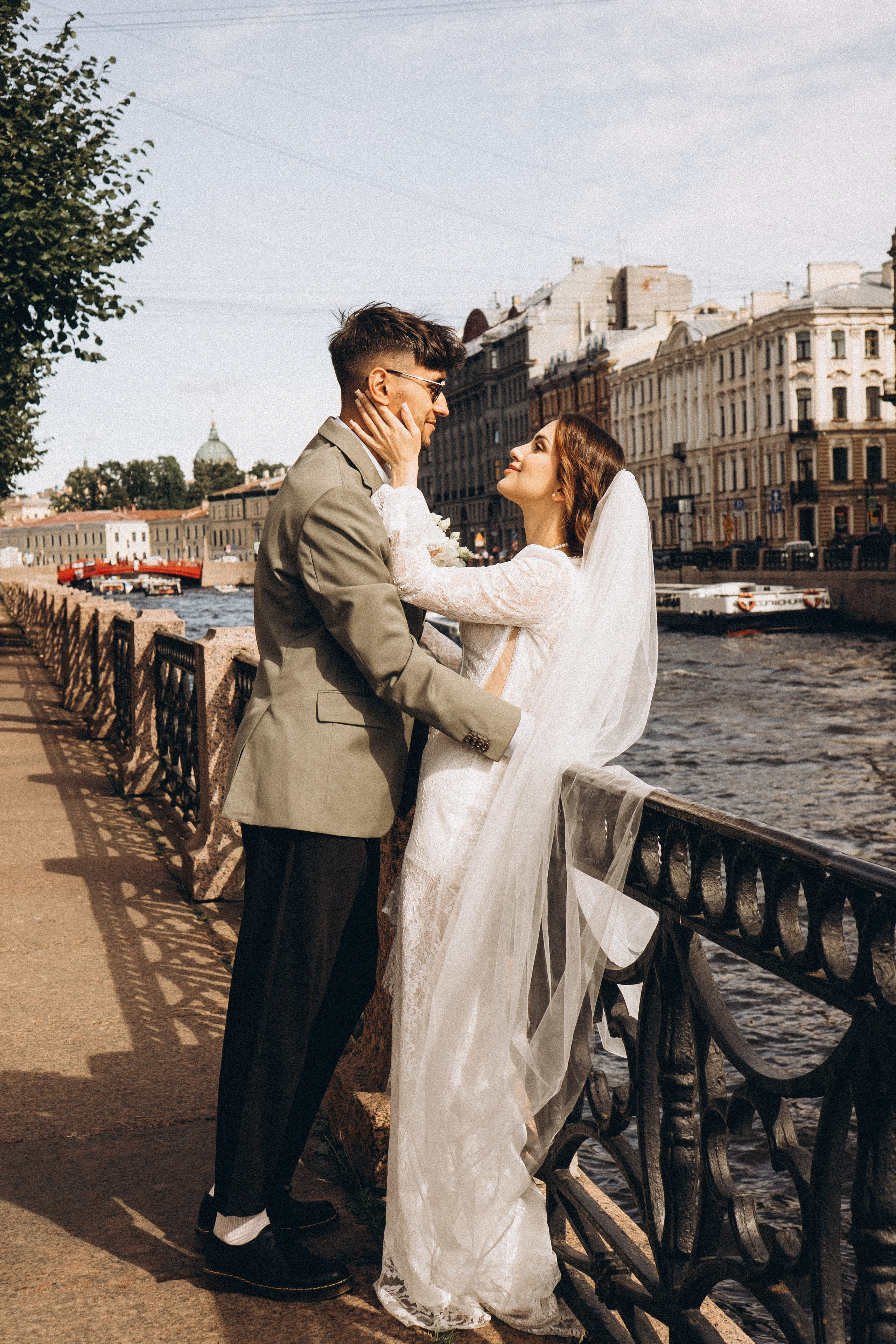 СВАДЕБНАЯ ПРОГУЛКА ВОЗЕ ИСАИКЕВСКОГО СОБОРА АСТОРИИ И ЗАКОНОДАЛЕТНОГО СОБРАНИЯ. Профессиональный фотограф, Санкт-Петербург — Виктория Богомолова