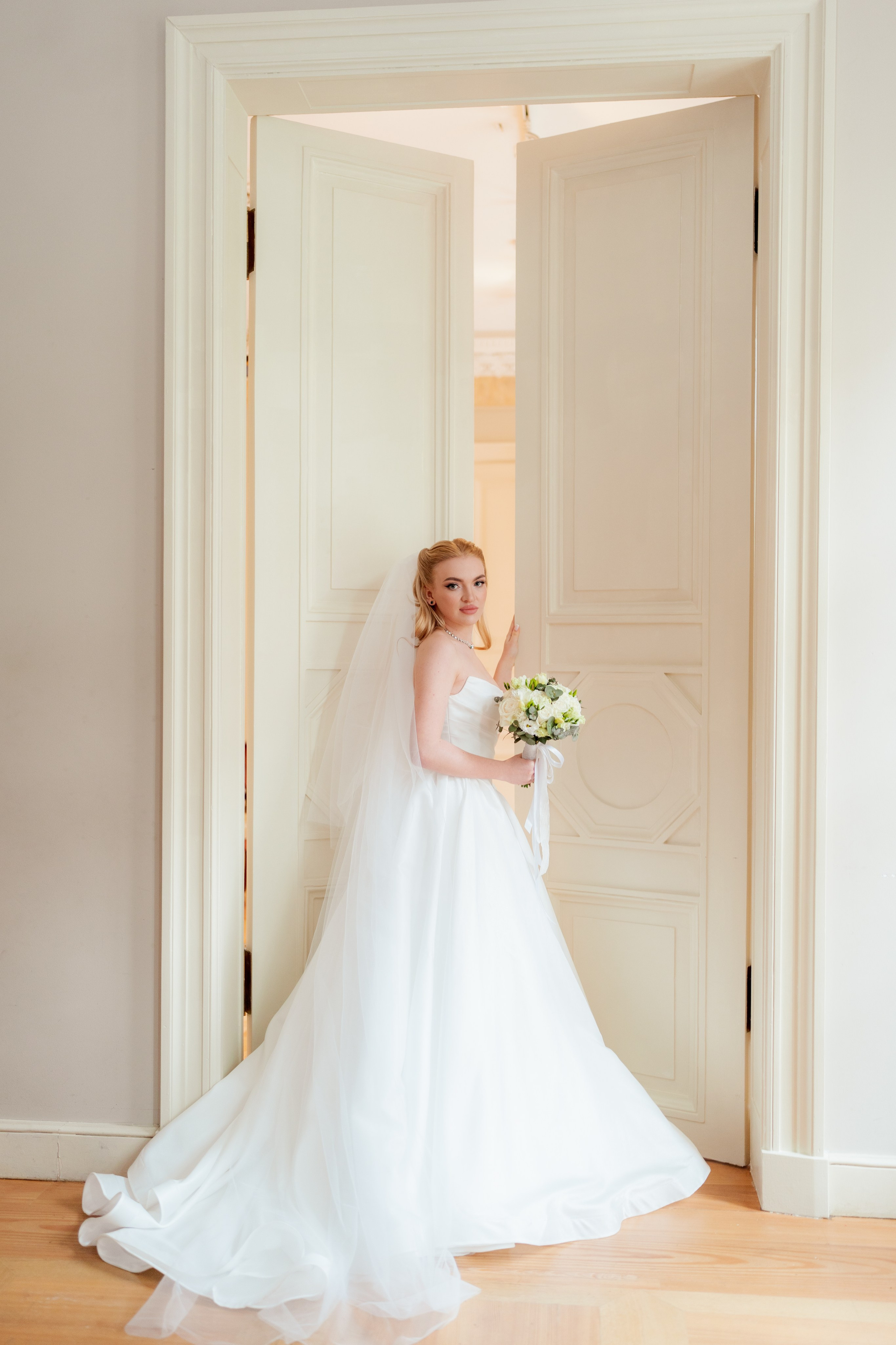 Алиса и Влад. Полный свадебный день (утро, усадьба, прогулка, выездная регистрация, банкет). Дата съемки 26.04.2025. Свадебный фотограф Москва