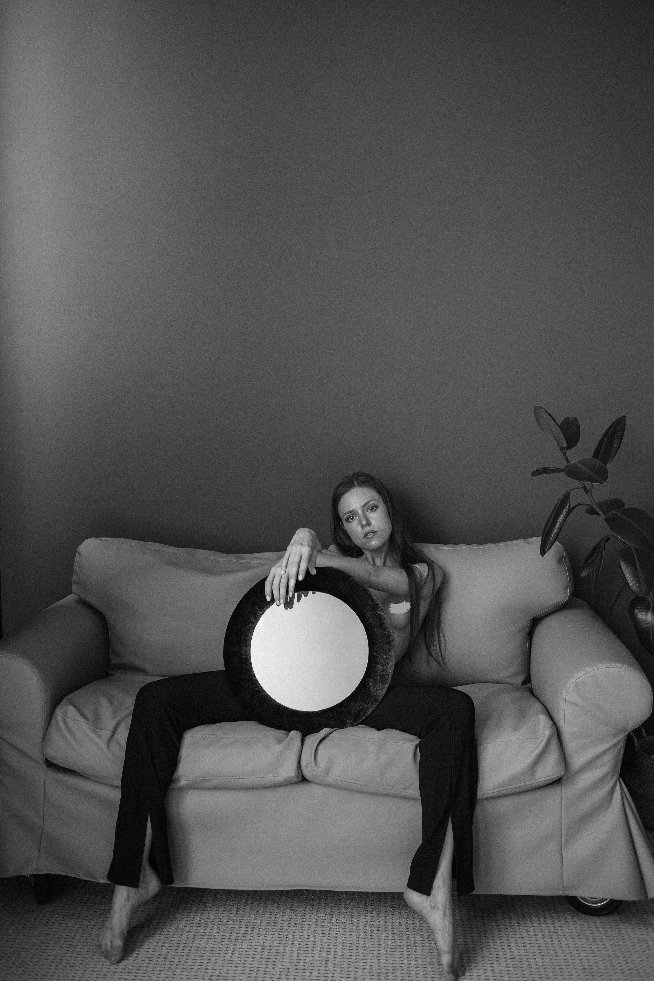 идеи для фотосессии для девушки в студии