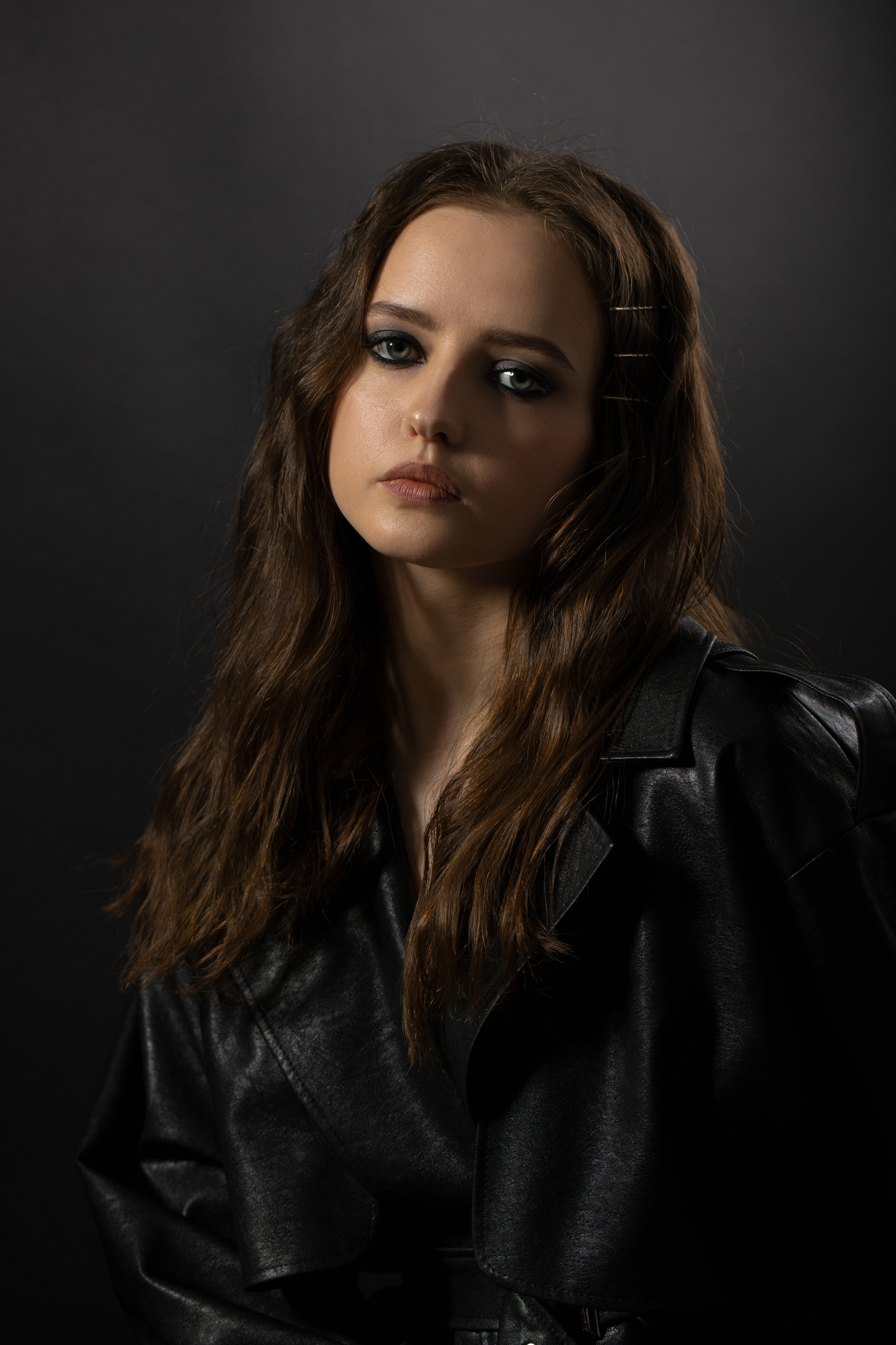 Фотосессия девушки в студии Нижний Новгород. Портретный фотограф Антон Зуев в Нижнем Новгороде