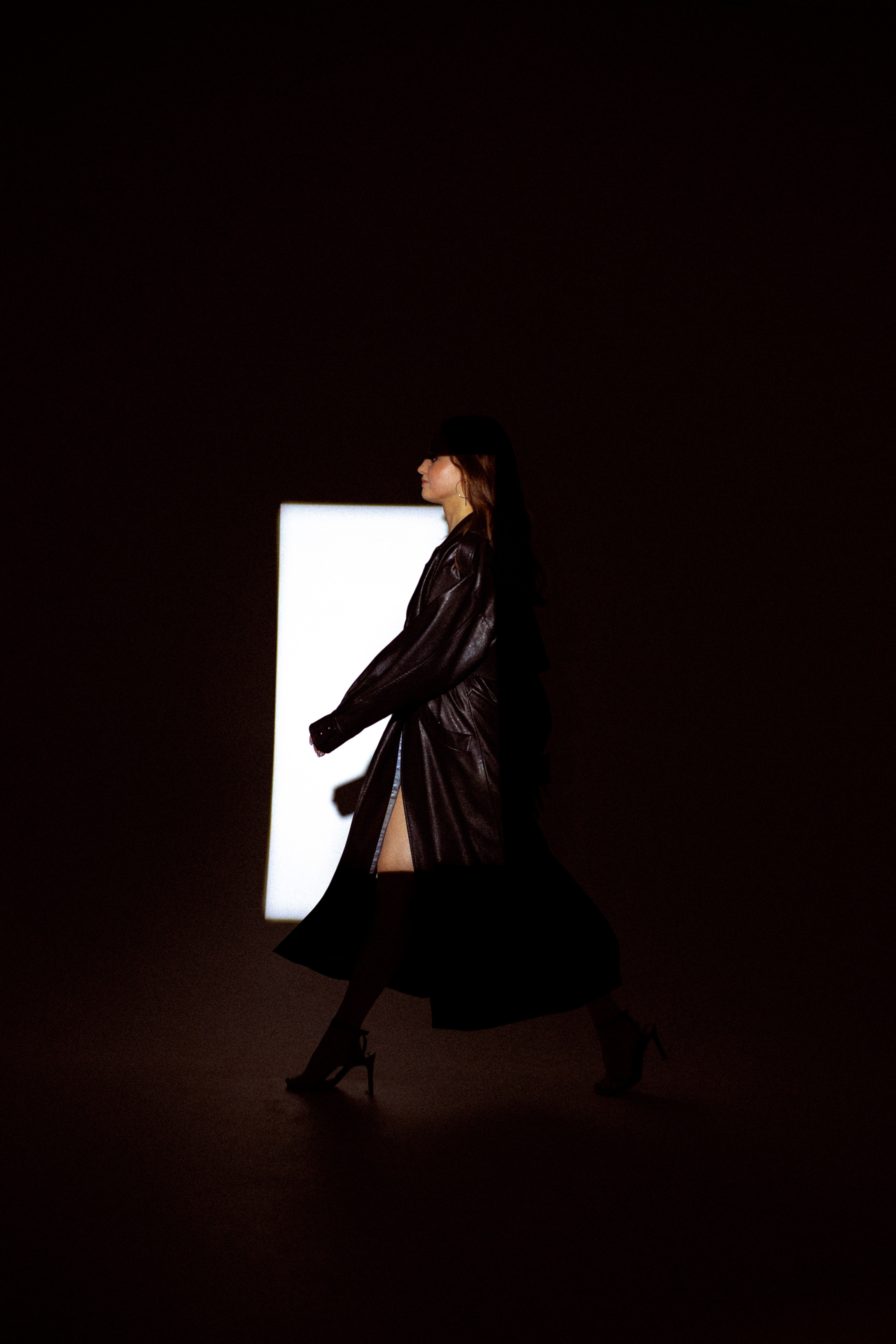 Фотосессия девушки в студии Нижний Новгород. Портретный фотограф Антон Зуев в Нижнем Новгороде