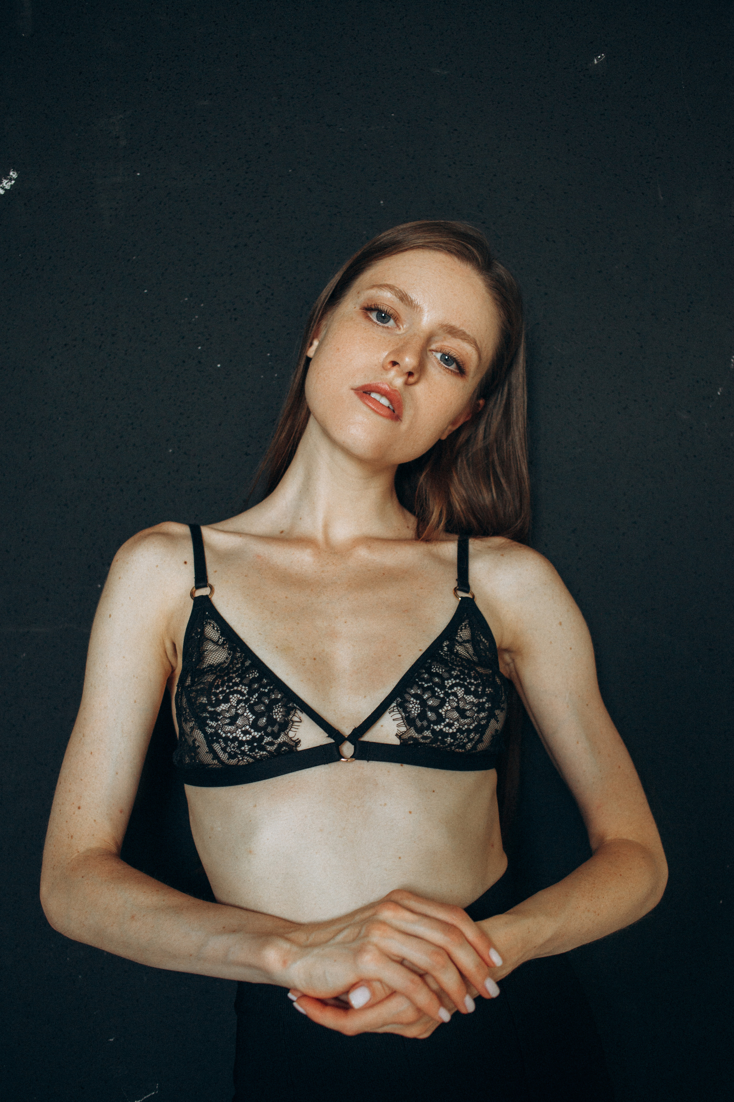 идеи для фотосессии для девушки в студии