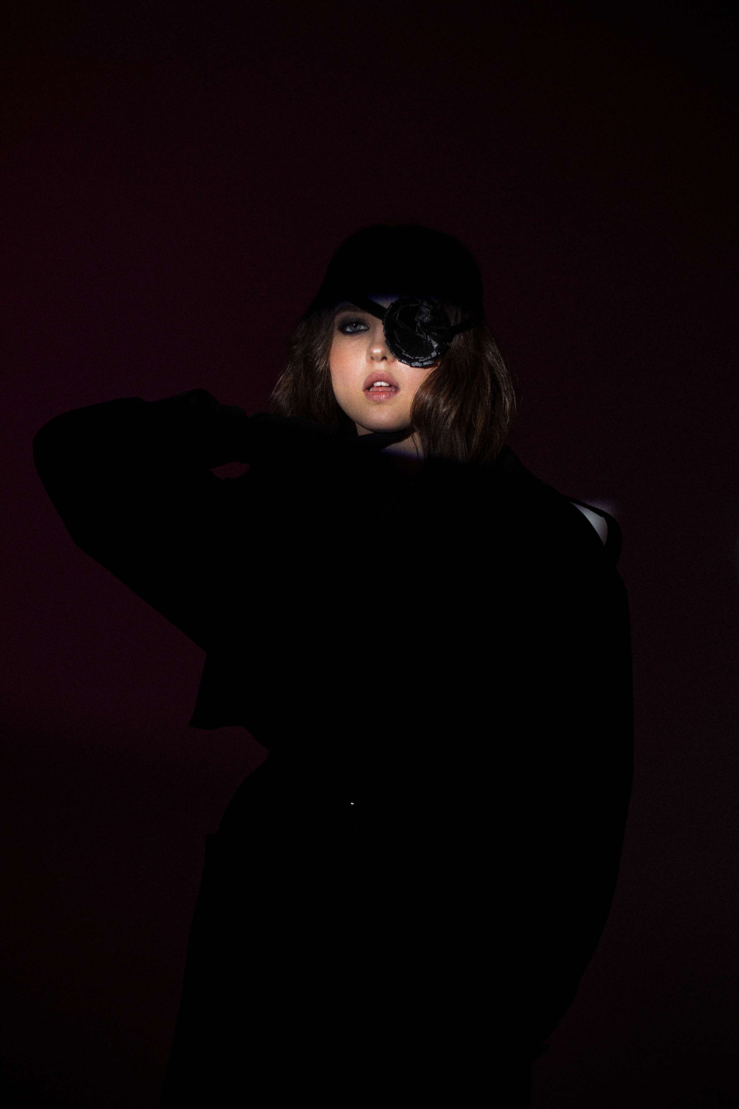 Фотосессия девушки в студии Нижний Новгород. Портретный фотограф Антон Зуев в Нижнем Новгороде