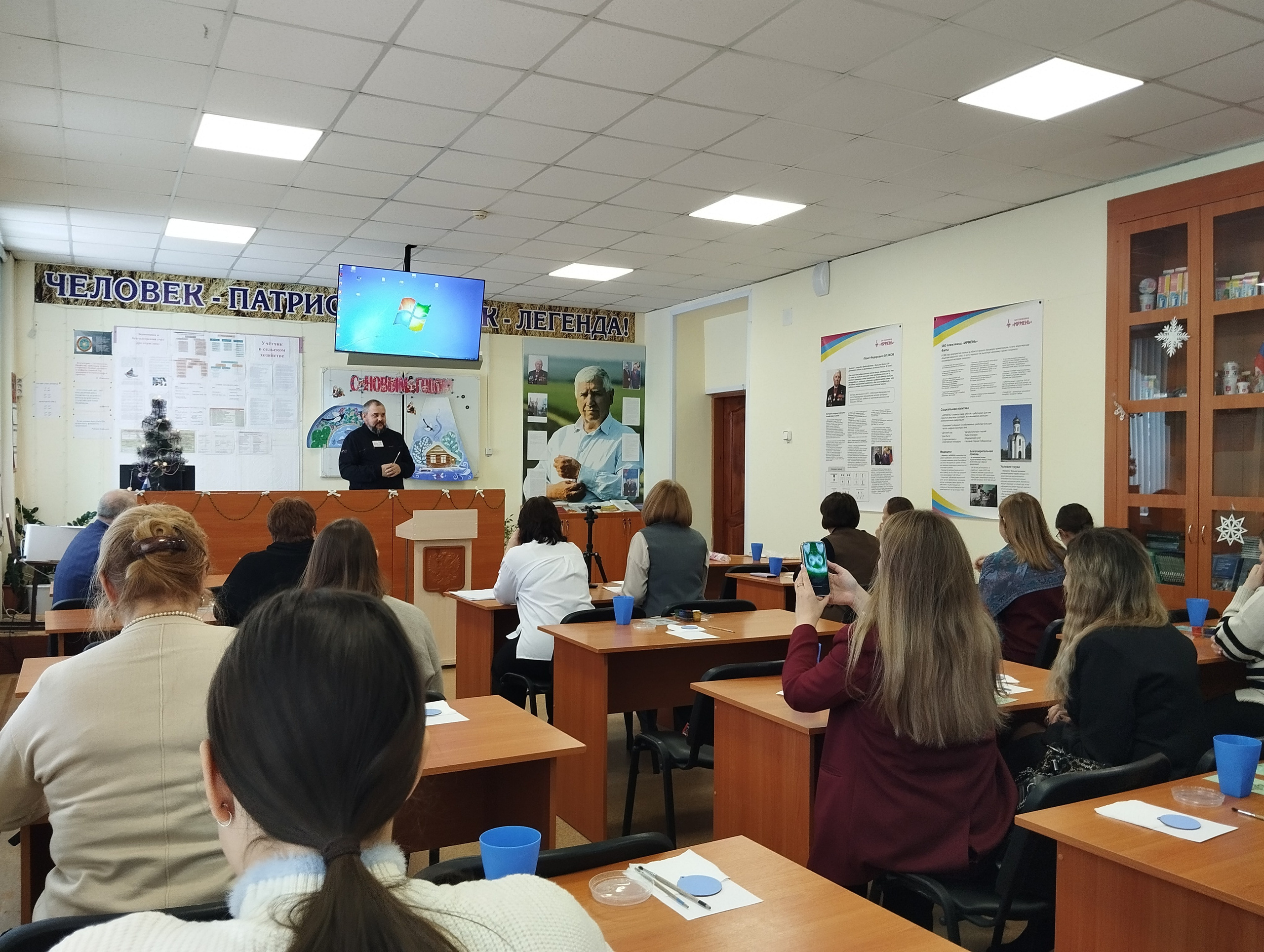 Мастер-класс в Аграрном колледже. Сувениры и подарки с Ордынской росписью | Новосибирск