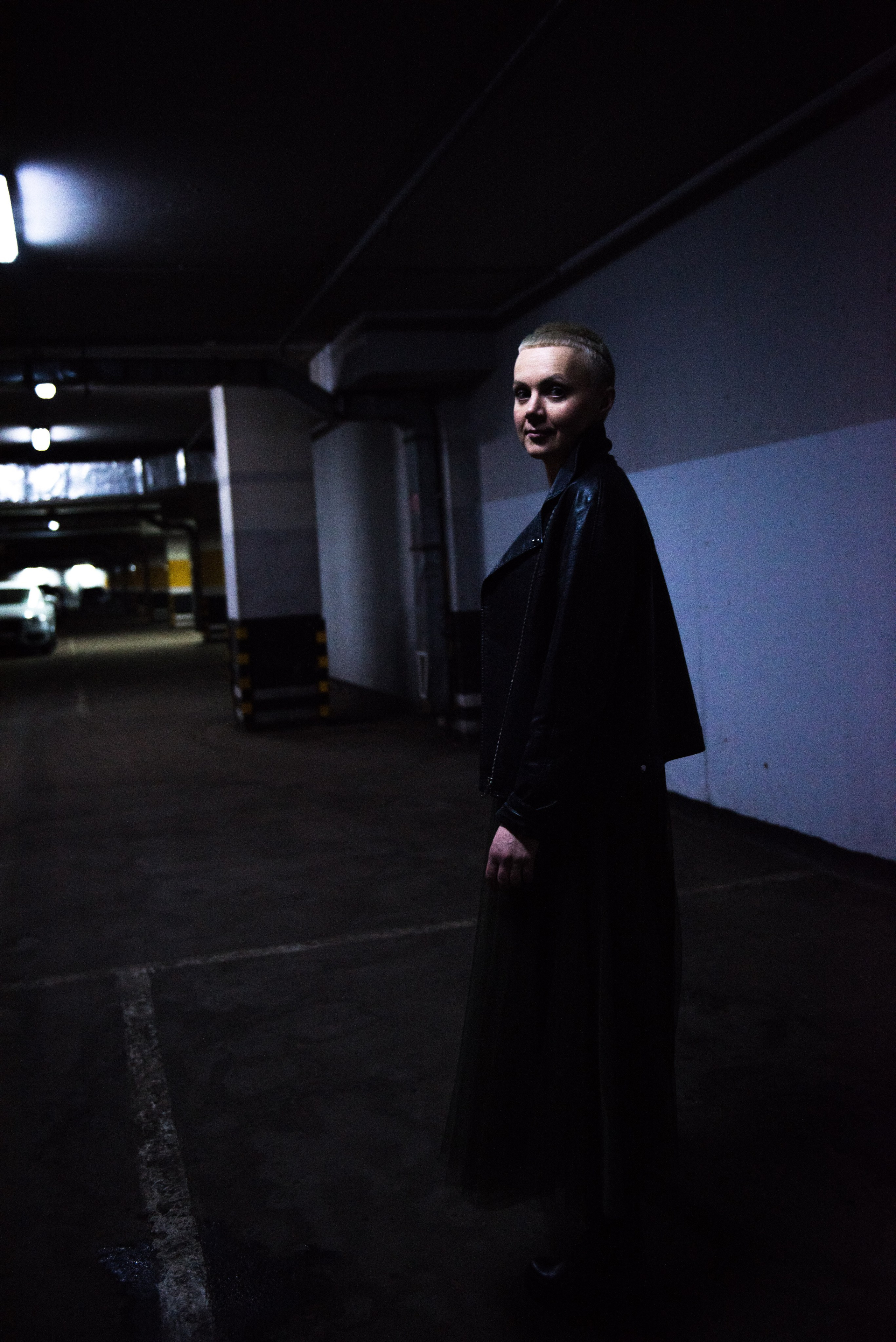 Юля. съёмка на паркинге. Арт фотограф