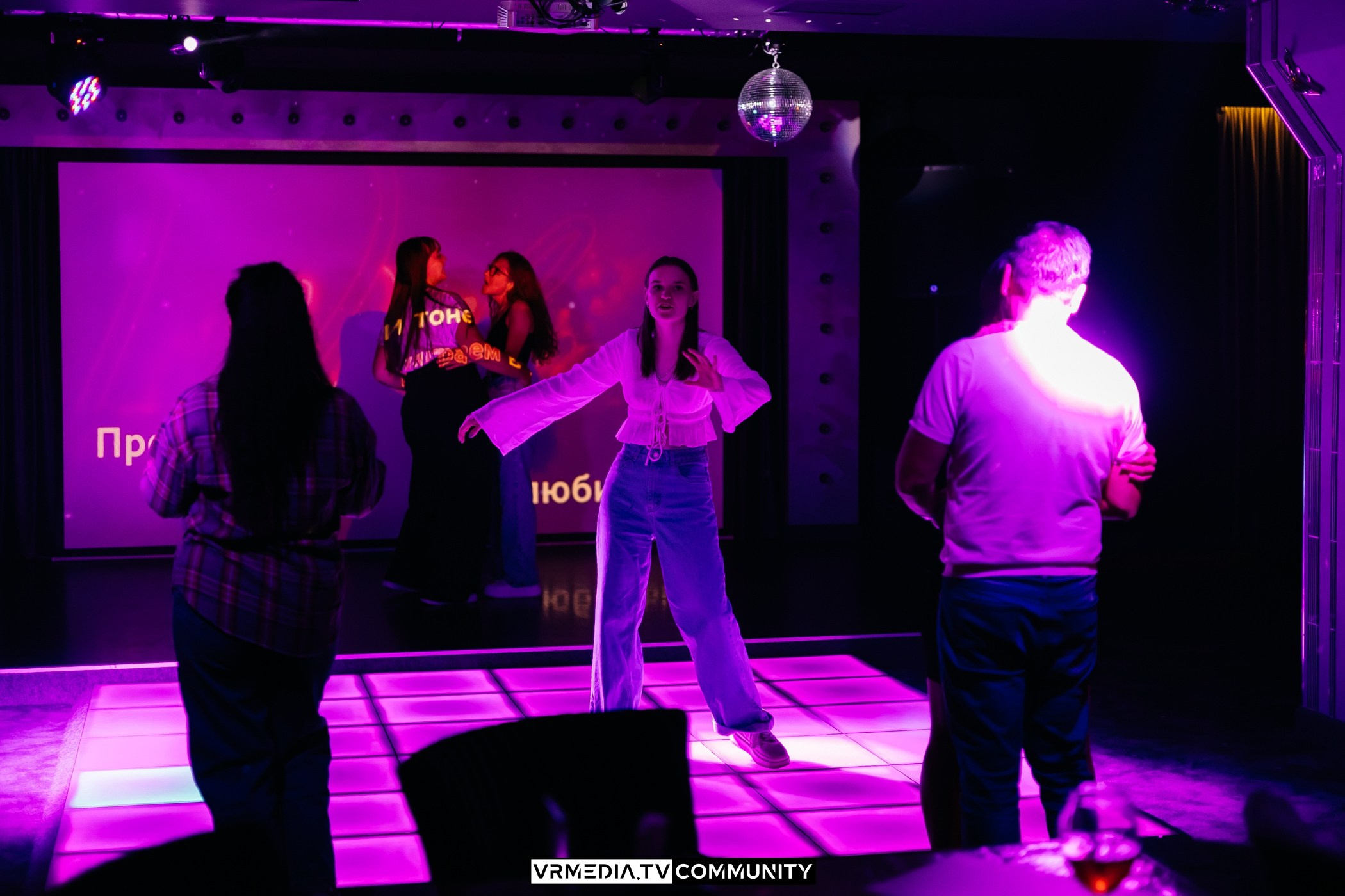 Выходные в караоке-баре «Volna»