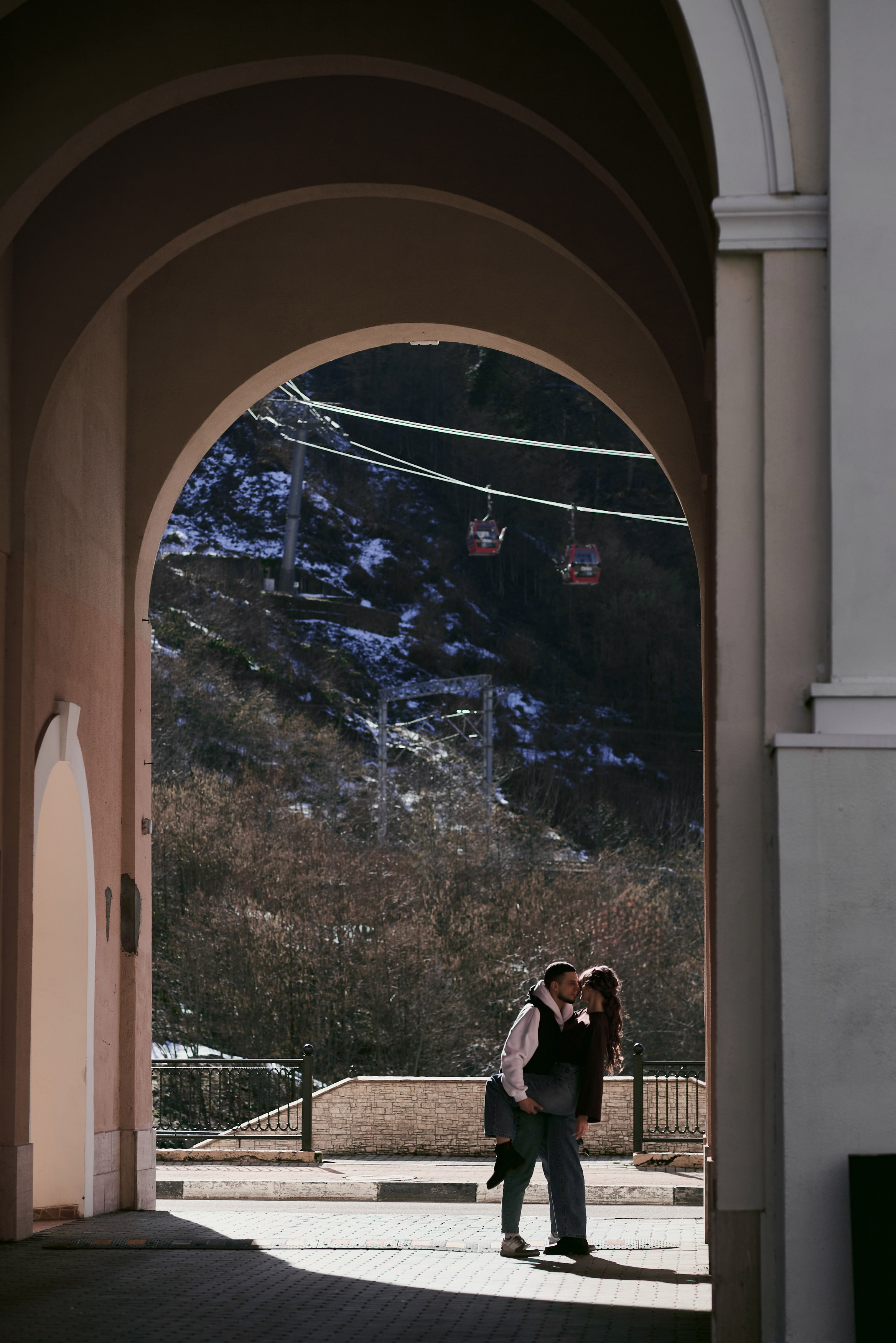 Красивые love-story фотосессии в Сочи, Адлере, Красной поляне, Розе Хутор. Фотограф для женщин и мужчин, контента для бизнеса в Сочи, Адлере, Красной поляне, Розе Хутор