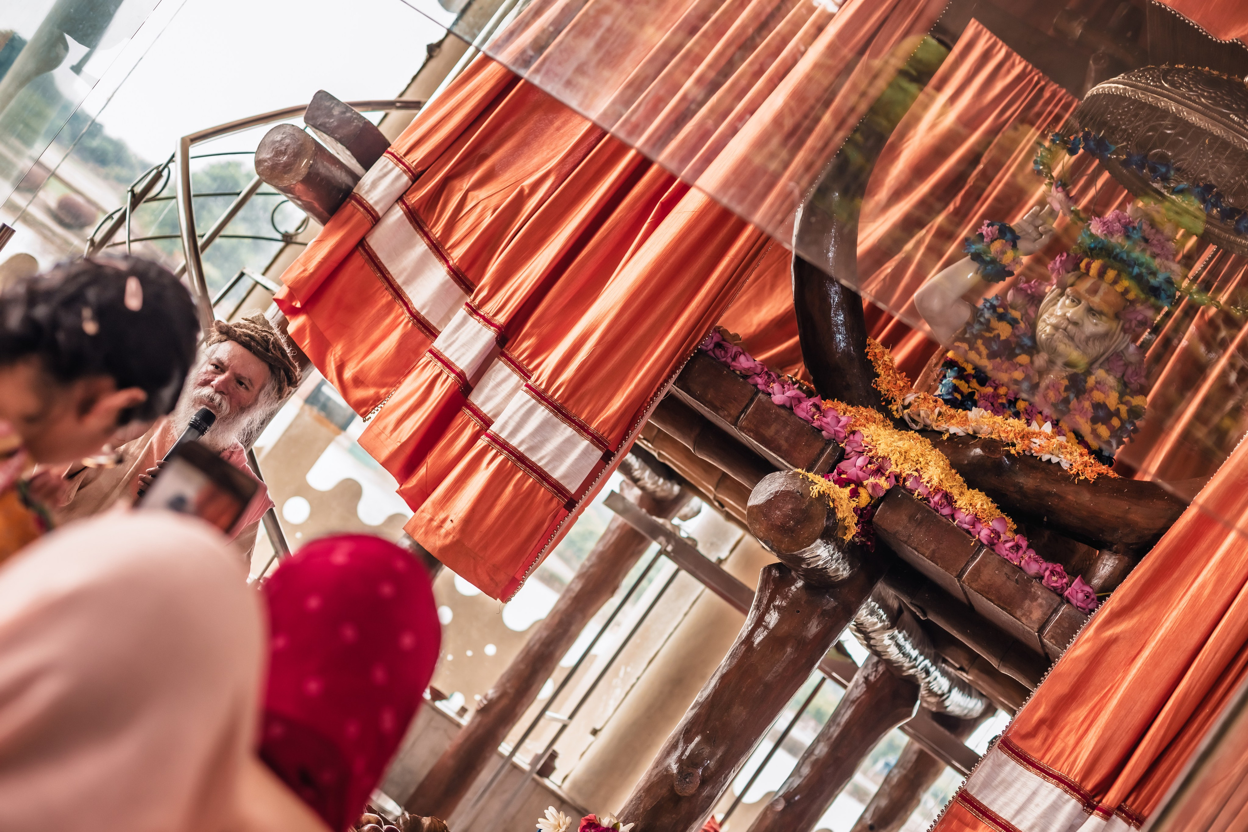 Abhisheka Devraha Baba on Sri Devdas ji maharaj bd. Mariam Bagdasaryan