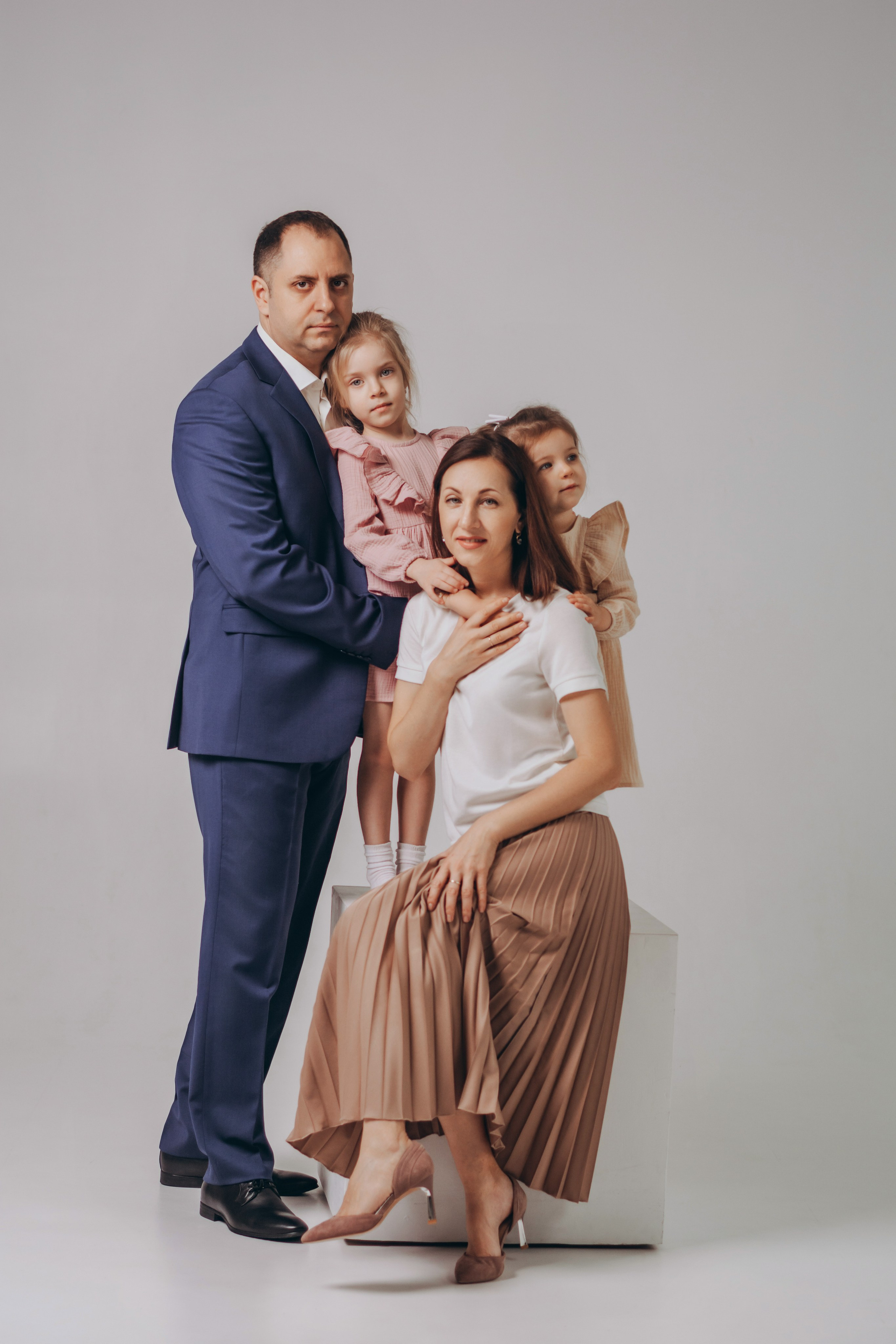 Минималистичная студийная семейная фотосессия. Семейный и детский фотограф Кущ Наташа