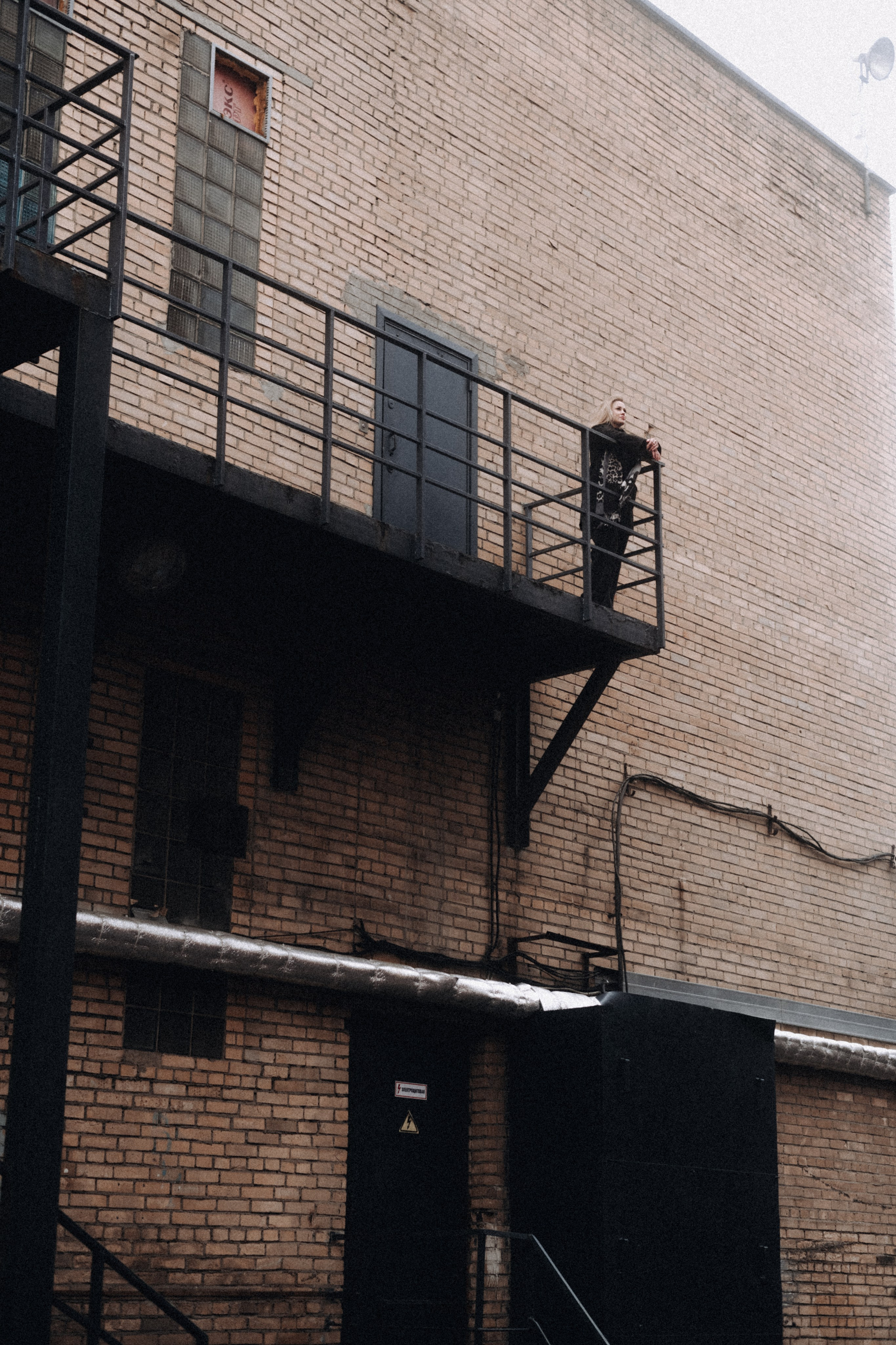 Киношная съемка около арт-пространства «Дизайн завод» и «Хлебозавод»