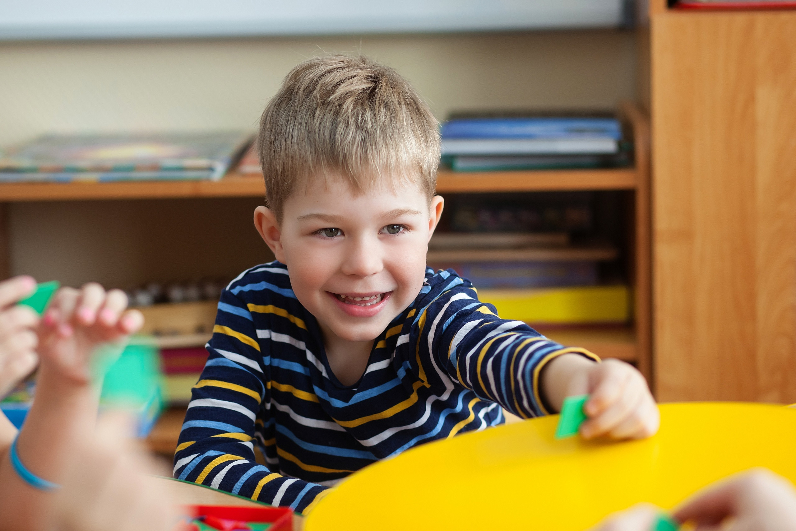 Фотография для выпускных альбомов в детском саду в выпускной группе в подготовительной группе детей фотограф для выпускных альбомов фото детей в группе мастер-класс детский портрет занятия в детском саду игры в детском саду