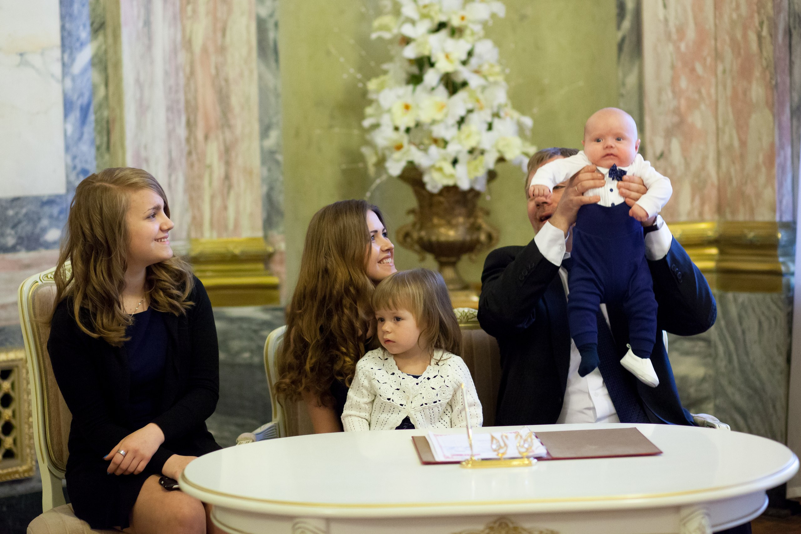 Торжественная регистрация в доме малютки. Свадебный, семейный, детский фотограф в Санкт-Петербурге