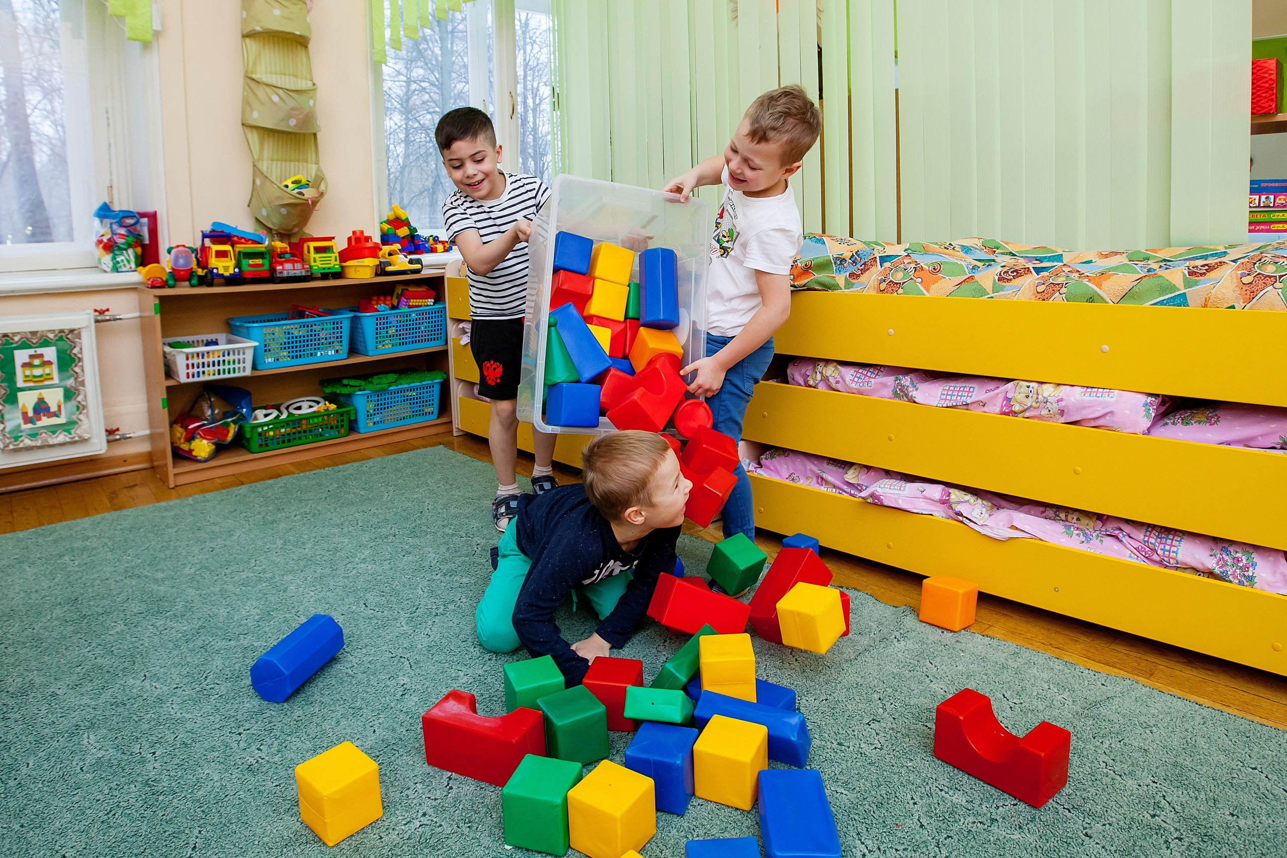 Фотография для выпускных альбомов в детском саду в выпускной группе в подготовительной группе детей фотограф для выпускных альбомов фото детей в группе мастер-класс детский портрет занятия в детском саду
