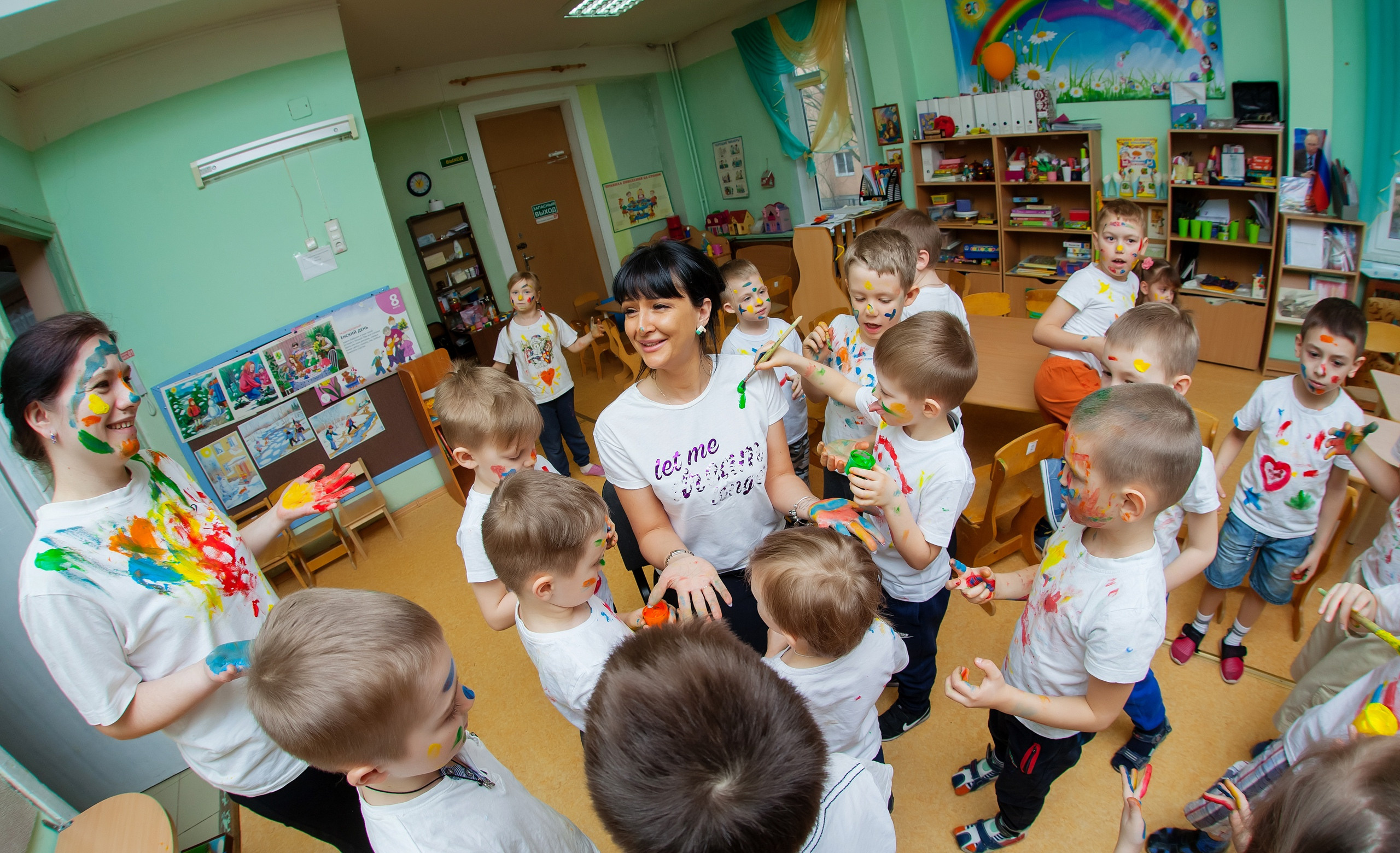 Фотография для выпускных альбомов в детском саду в выпускной группе в подготовительной группе детей фотограф для выпускных альбомов фото детей мастер-класс в детском саду краски