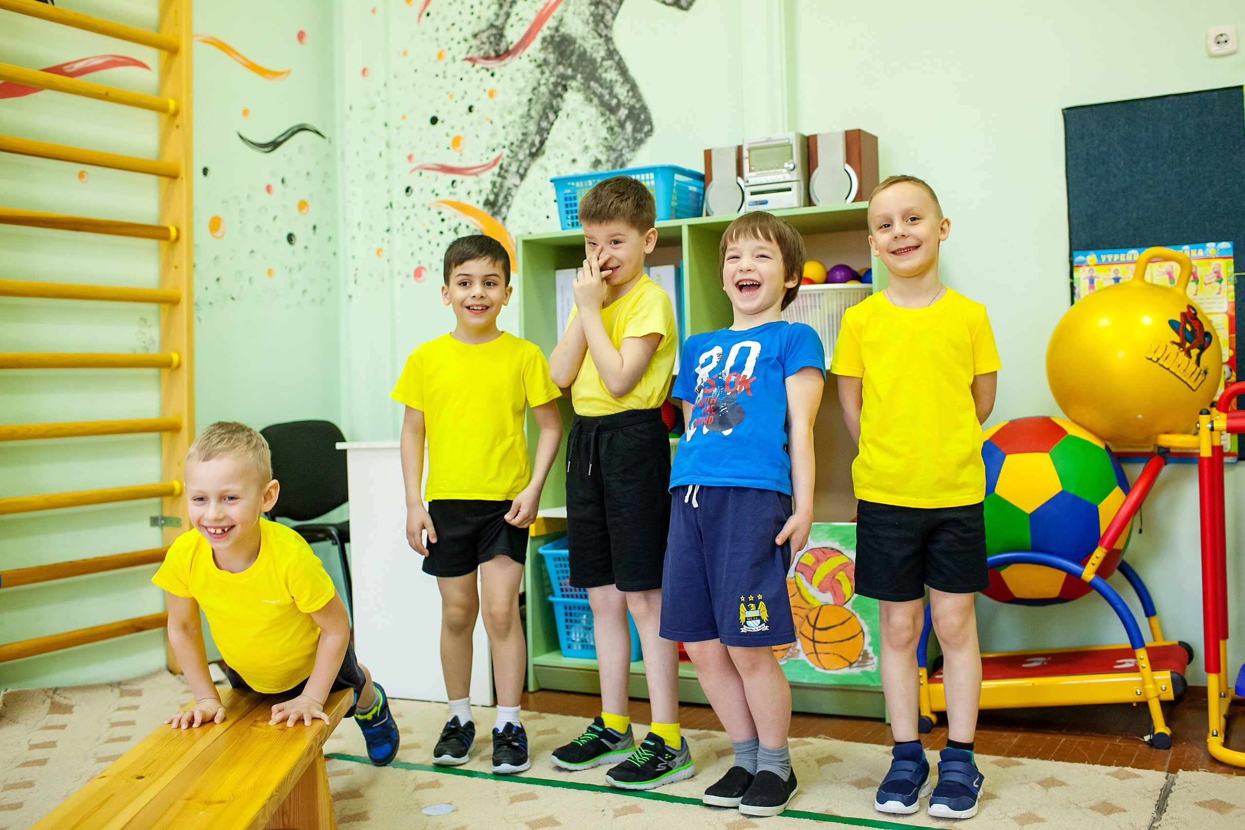 Фотография для выпускных альбомов в детском саду в выпускной группе в подготовительной группе детей фотограф для выпускных альбомов фото детей в группе мастер-класс детский портрет занятия в детском саду игры в детском саду