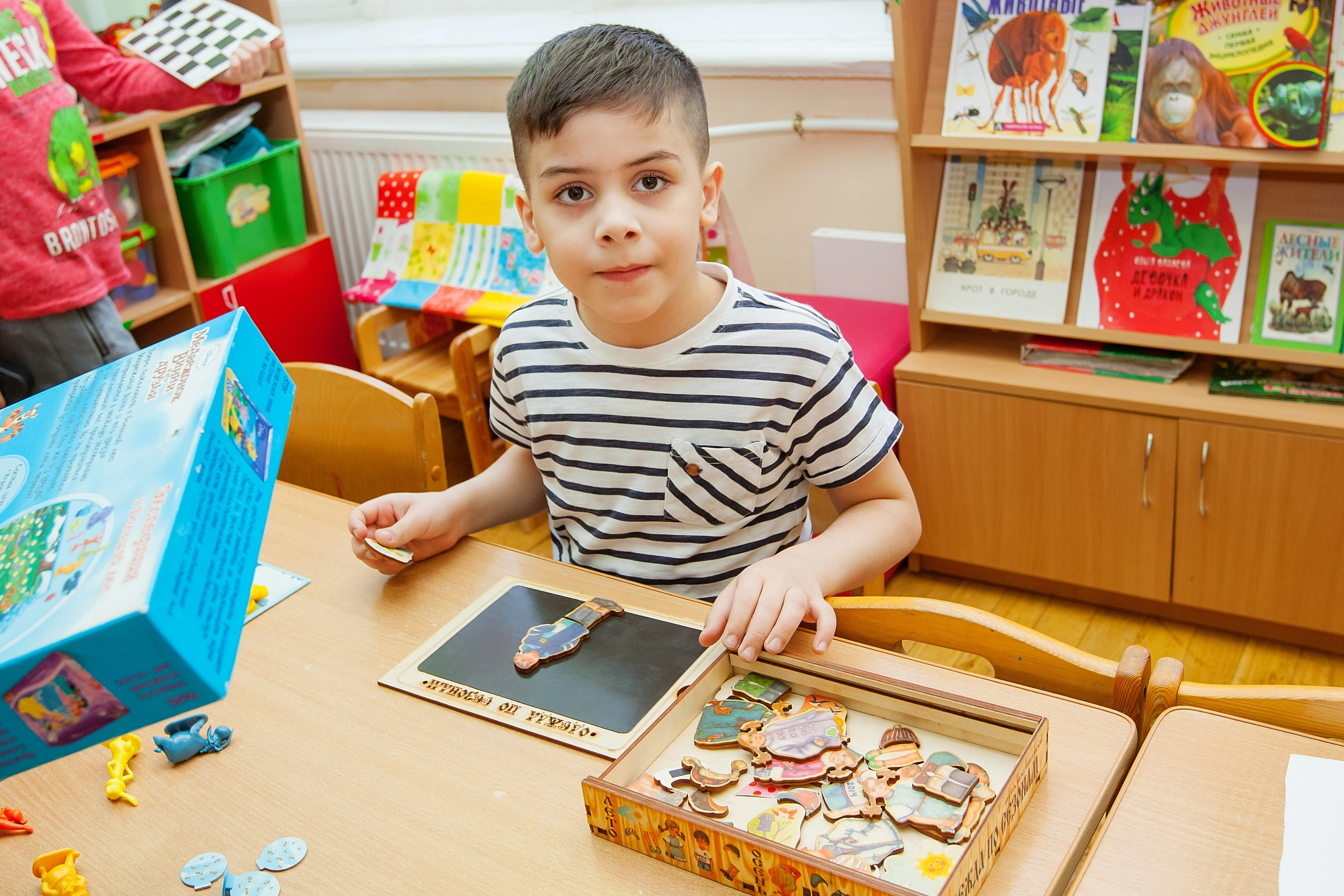 Фотография для выпускных альбомов в детском саду в выпускной группе в подготовительной группе детей фотограф для выпускных альбомов фото детей в группе мастер-класс детский портрет занятия в детском саду игры в детском саду