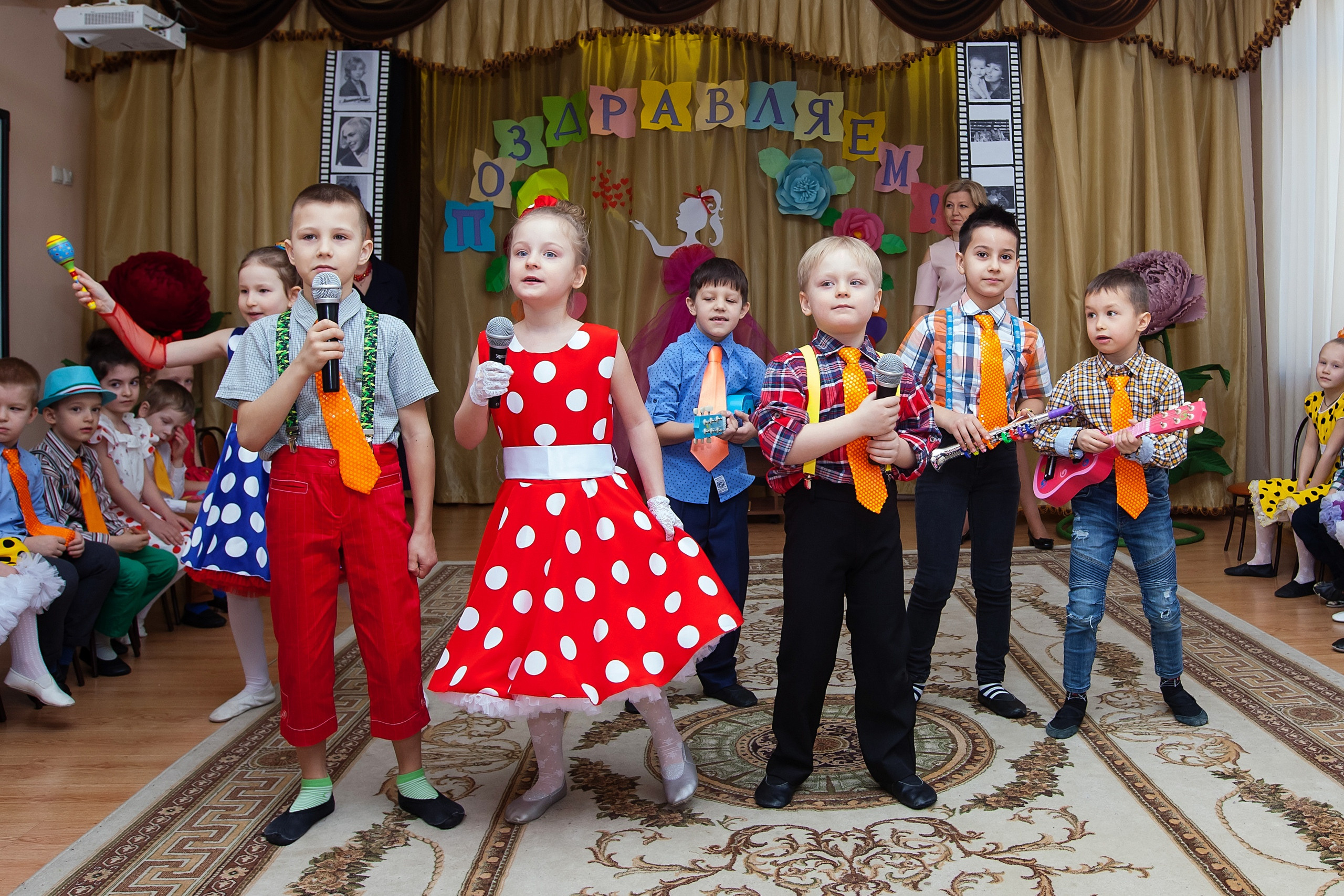 Фотография для выпускных альбомов в детском саду в выпускной группе в подготовительной группе детей фотограф для выпускных альбомов фото детей мастер-класс в детском саду краски портреты детей праздник в детском саду новый год в детском саду