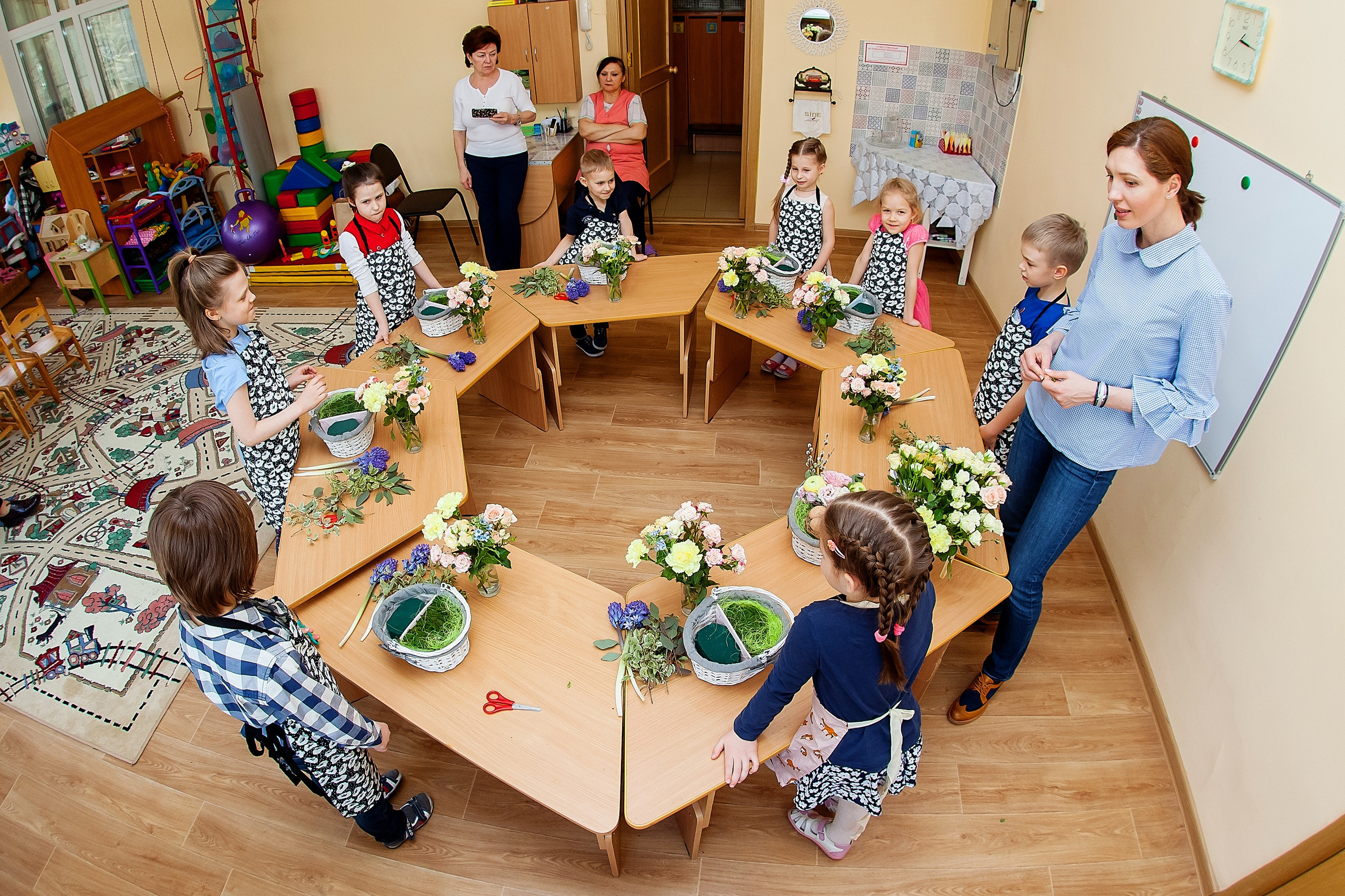 Фотография для выпускных альбомов в детском саду в выпускной группе в подготовительной группе детей фотограф для выпускных альбомов фото детей в группе мастер-класс детский портрет занятия в детском саду игры в детском саду